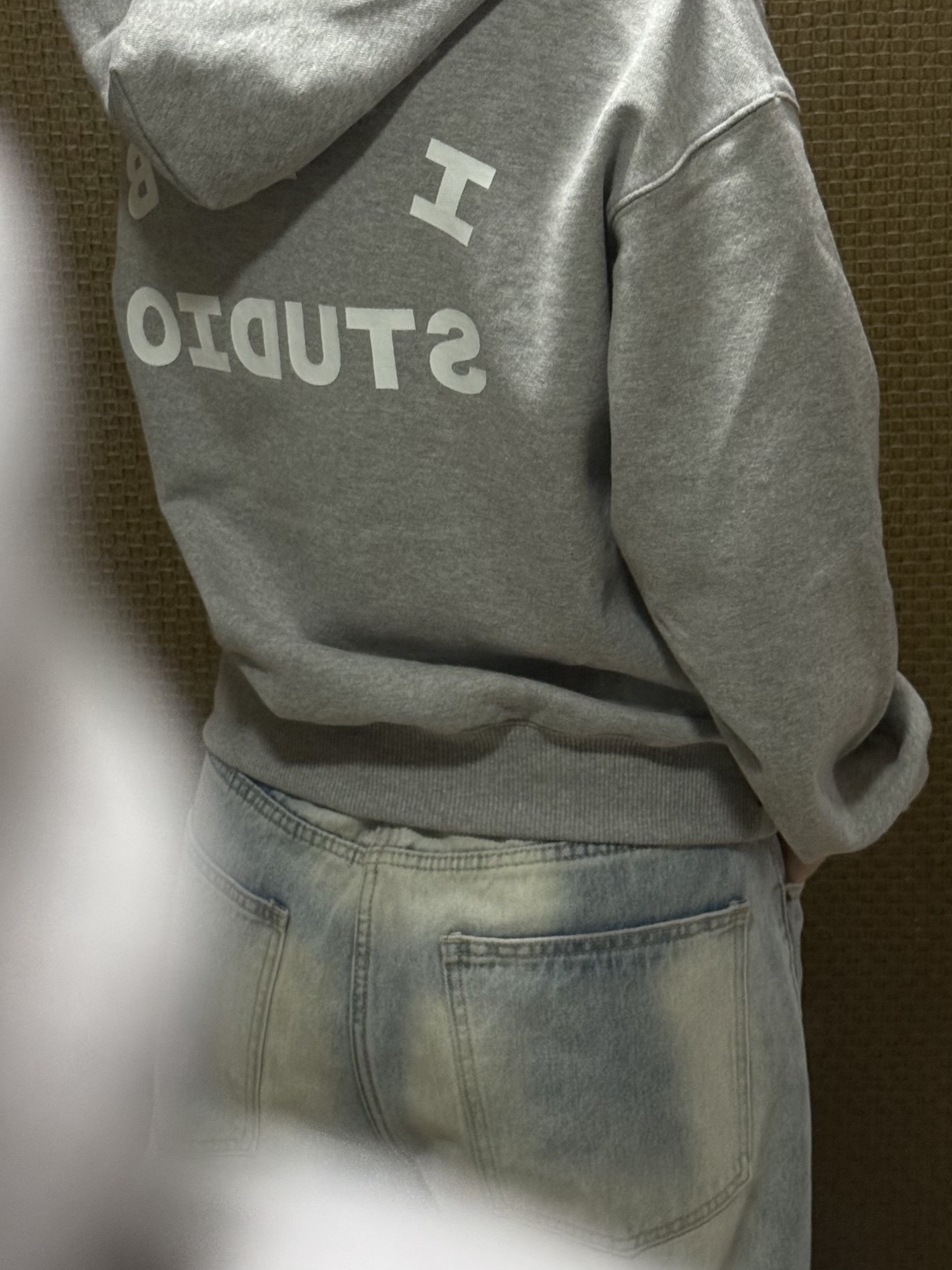IAB Studio Zip-Up Hoodie Melange Gray - 26SS 착용 스타일 - 2