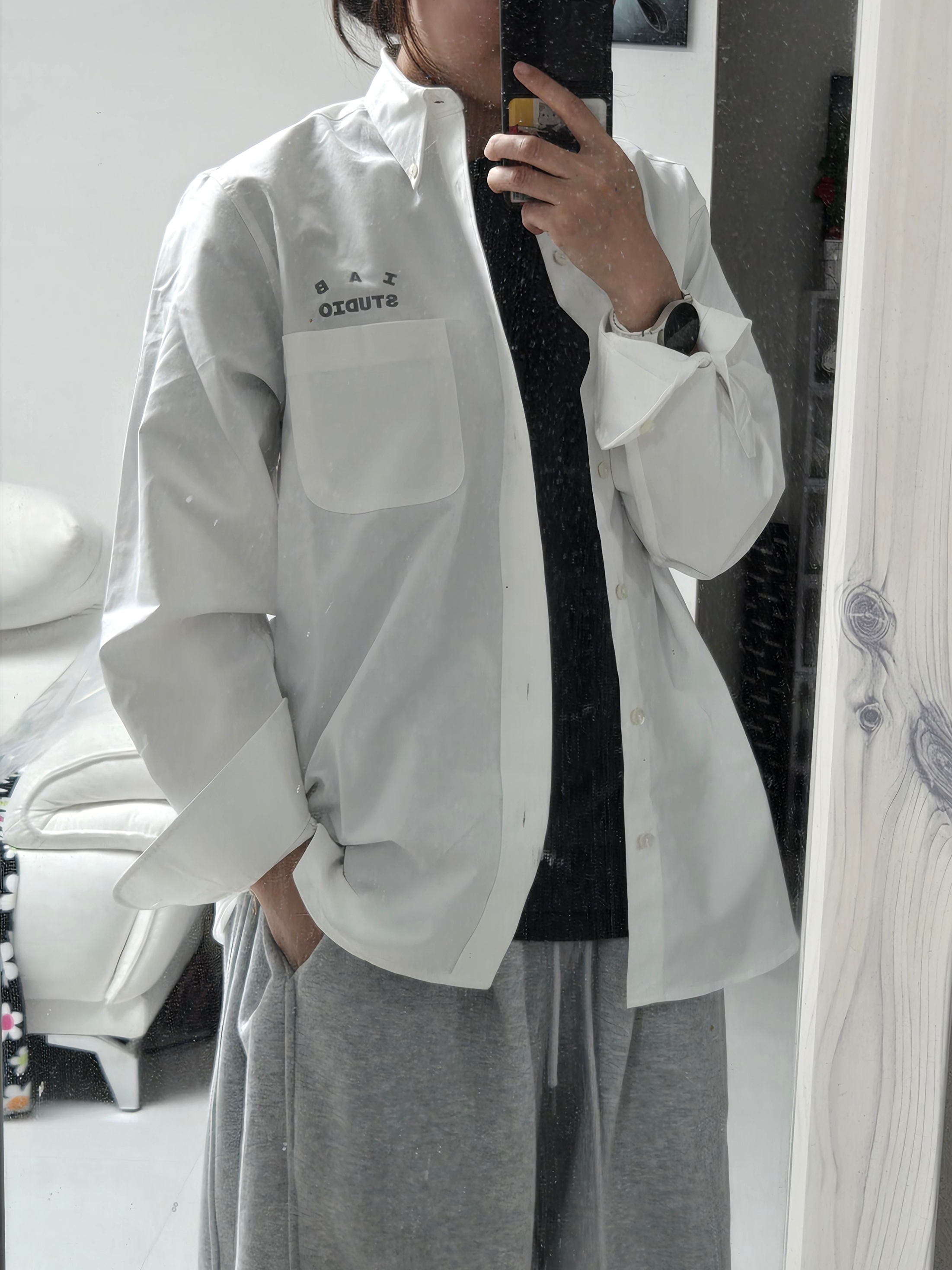 IAB Studio IAB Shirt White 착용 스타일 - 3