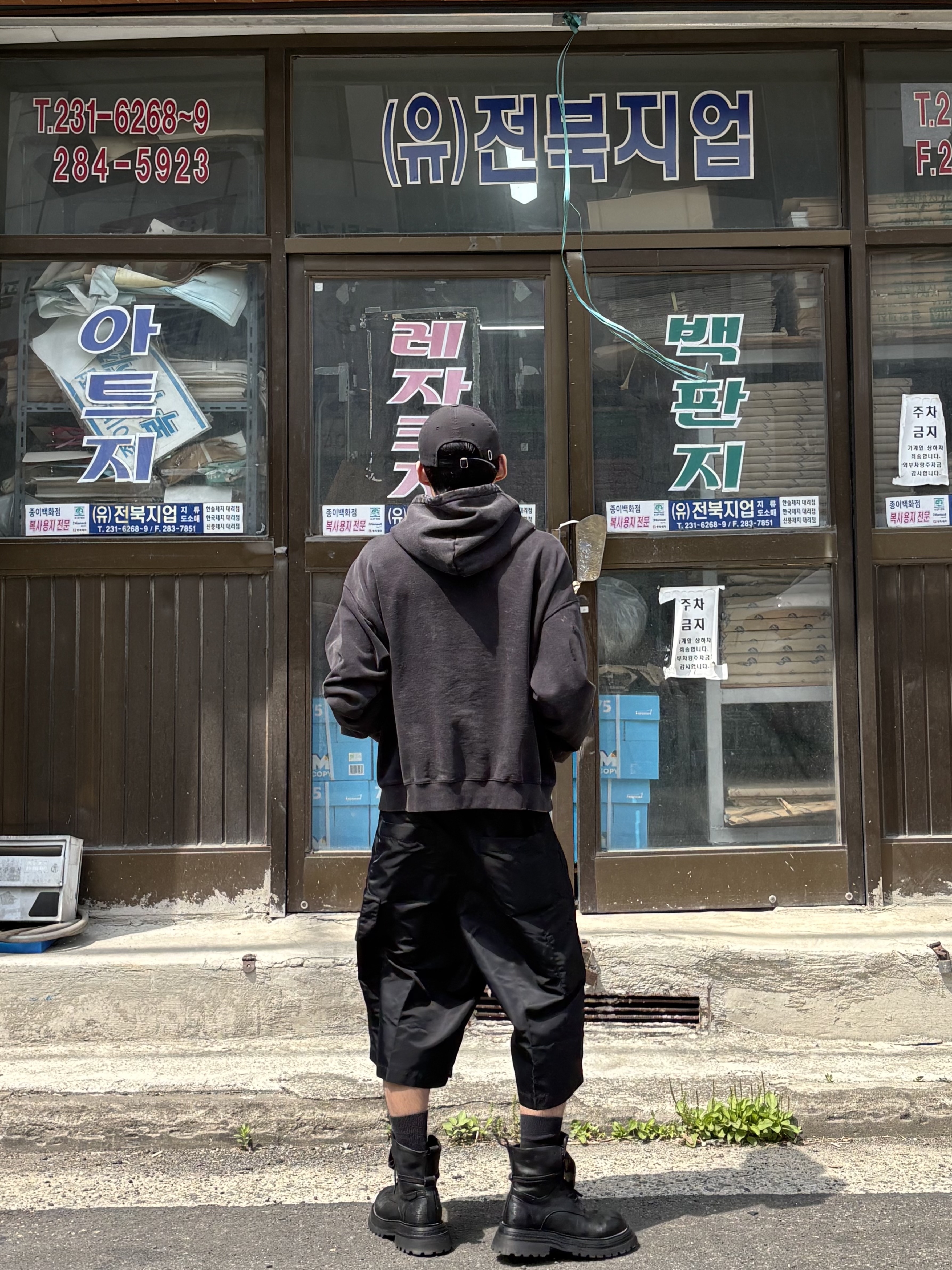 MJD x Koin Seoul Two Tuck Re-Nylon Wide Carpenter Bermuda Pants Black, Stussy Boxer Shorts Multi (3 Pack) 착용 스타일 - 2