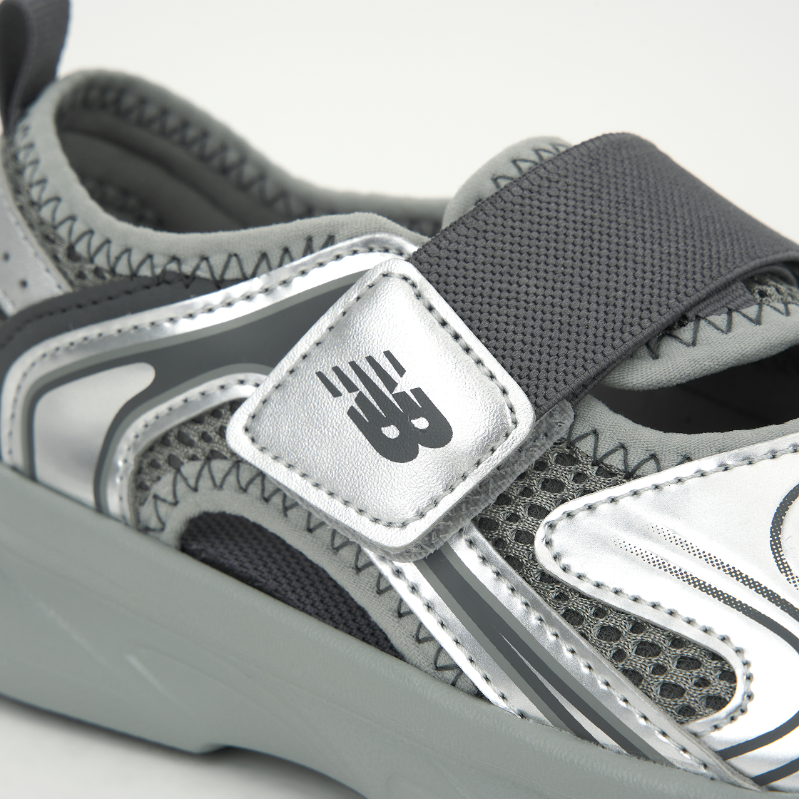 (키즈) 뉴발란스 프리들 X 샌들 리플렉스 실버((Kids) New Balance Freedle X Sandal Reflex Silver) - 7