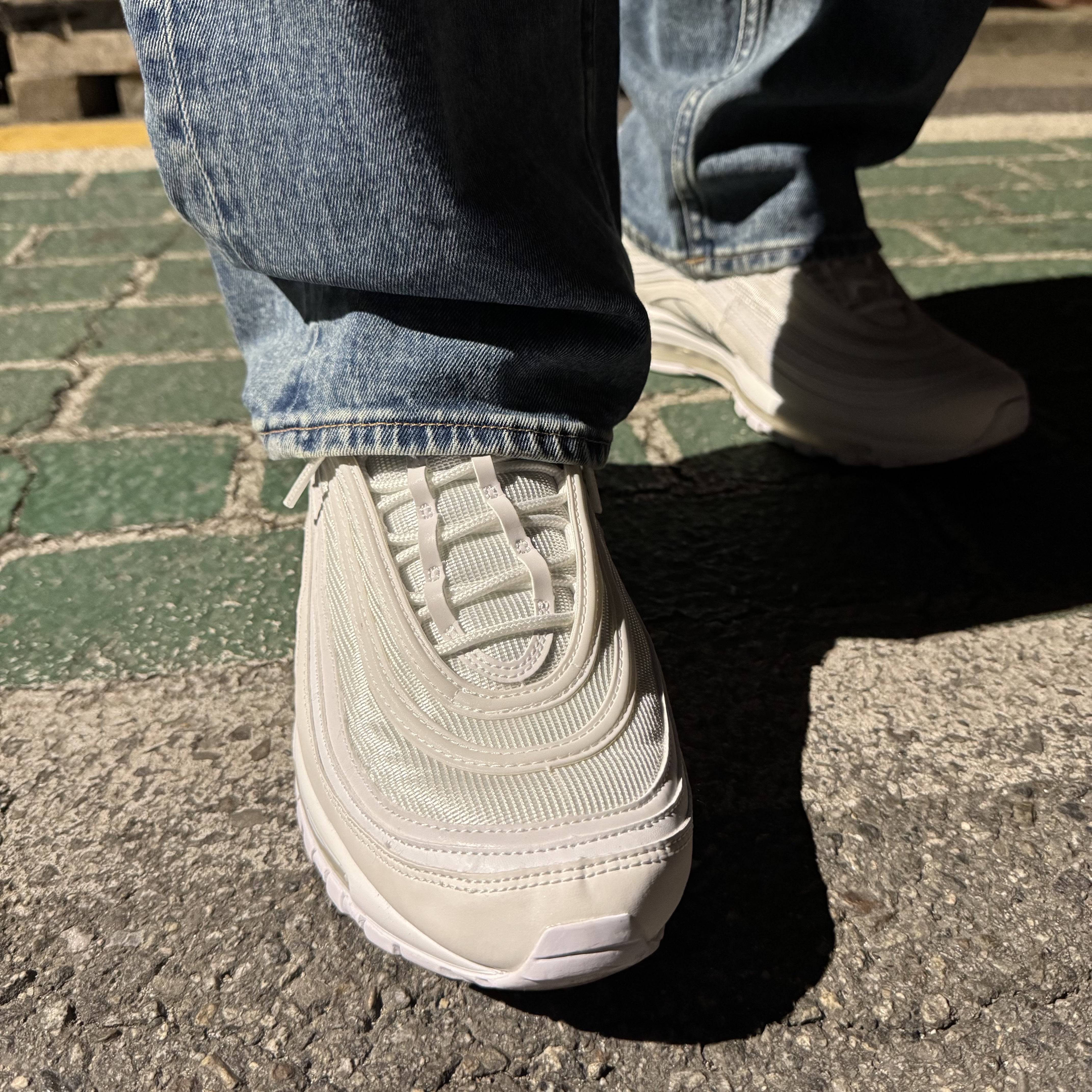 Nike Air Max 97 Triple White Wolf Grey 착용 스타일