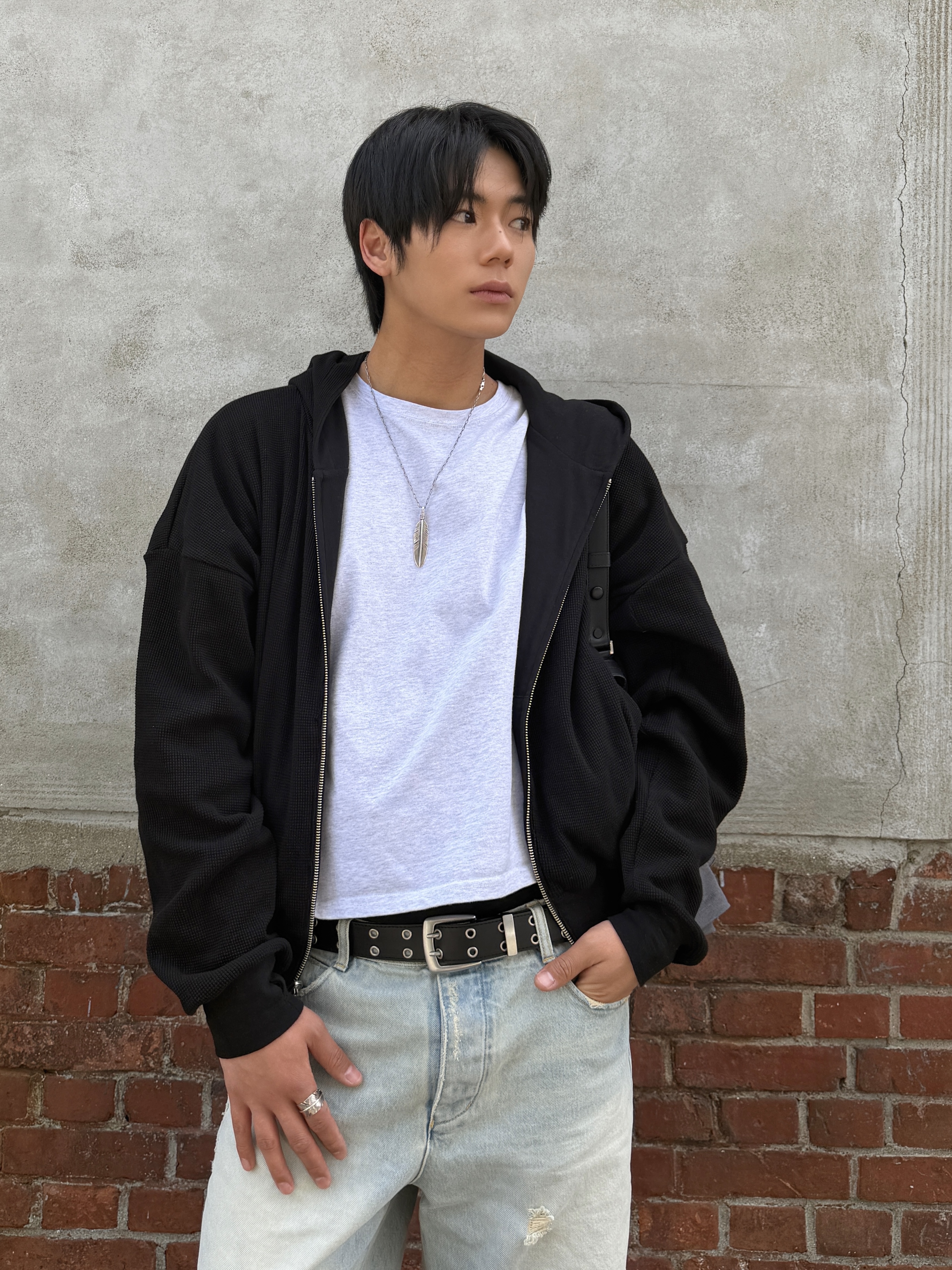 [KREAM 단독] Folk/N Feather Ring Silver - 26SS, [KREAM 단독] Folk/N Feather Necklace Silver - 26SS 착용 스타일 - 6