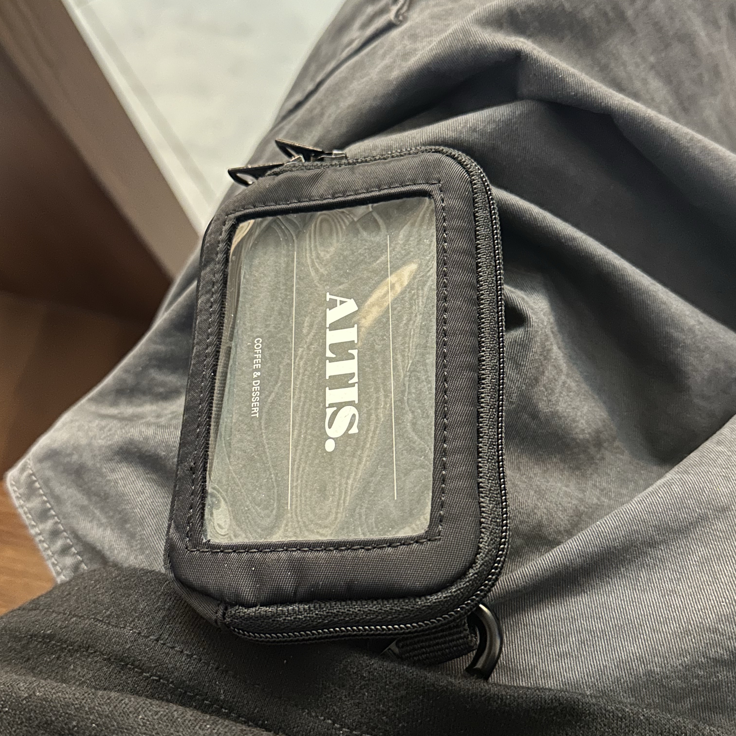 Human Made Military Card Case Black 착용 스타일 - 1