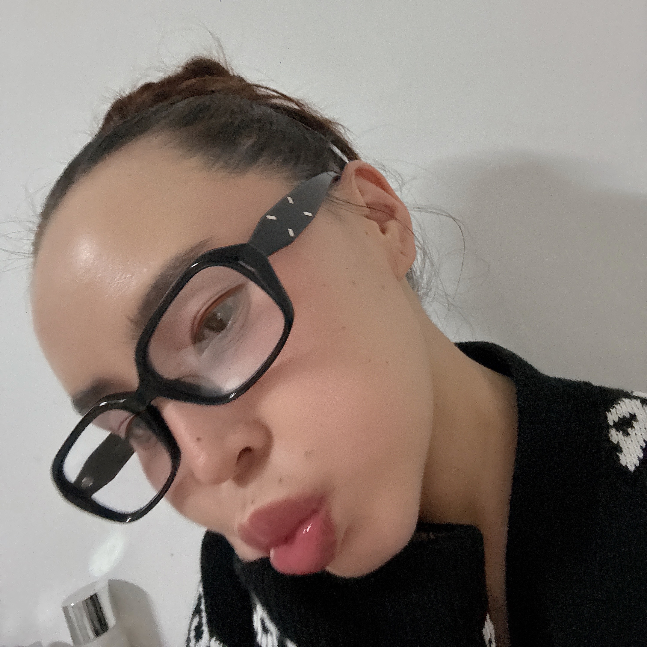 Gentle Monster x Maison Margiela MM212 Black Clear 착용 스타일 - 1