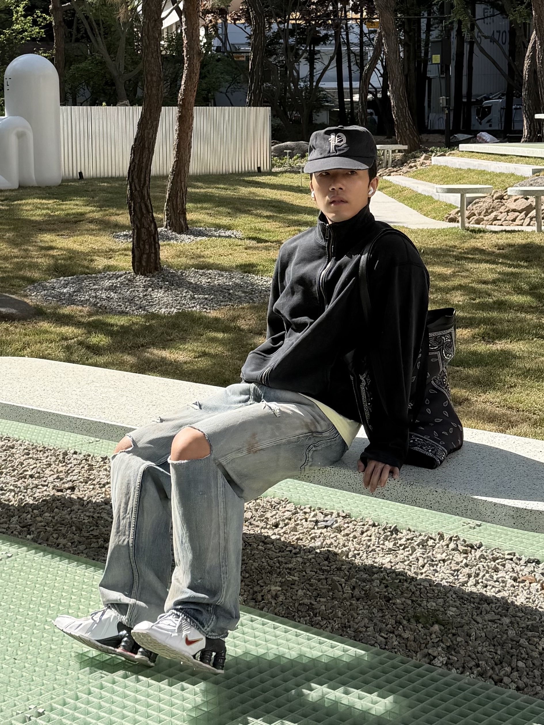 [KREAM 단독] Partimento Reworks Distress Old P Ball Cap VTG Black, [KREAM 단독] Partimento Reworks Stand Collar Sweat Zip-up VTG Black 착용 스타일 - 2