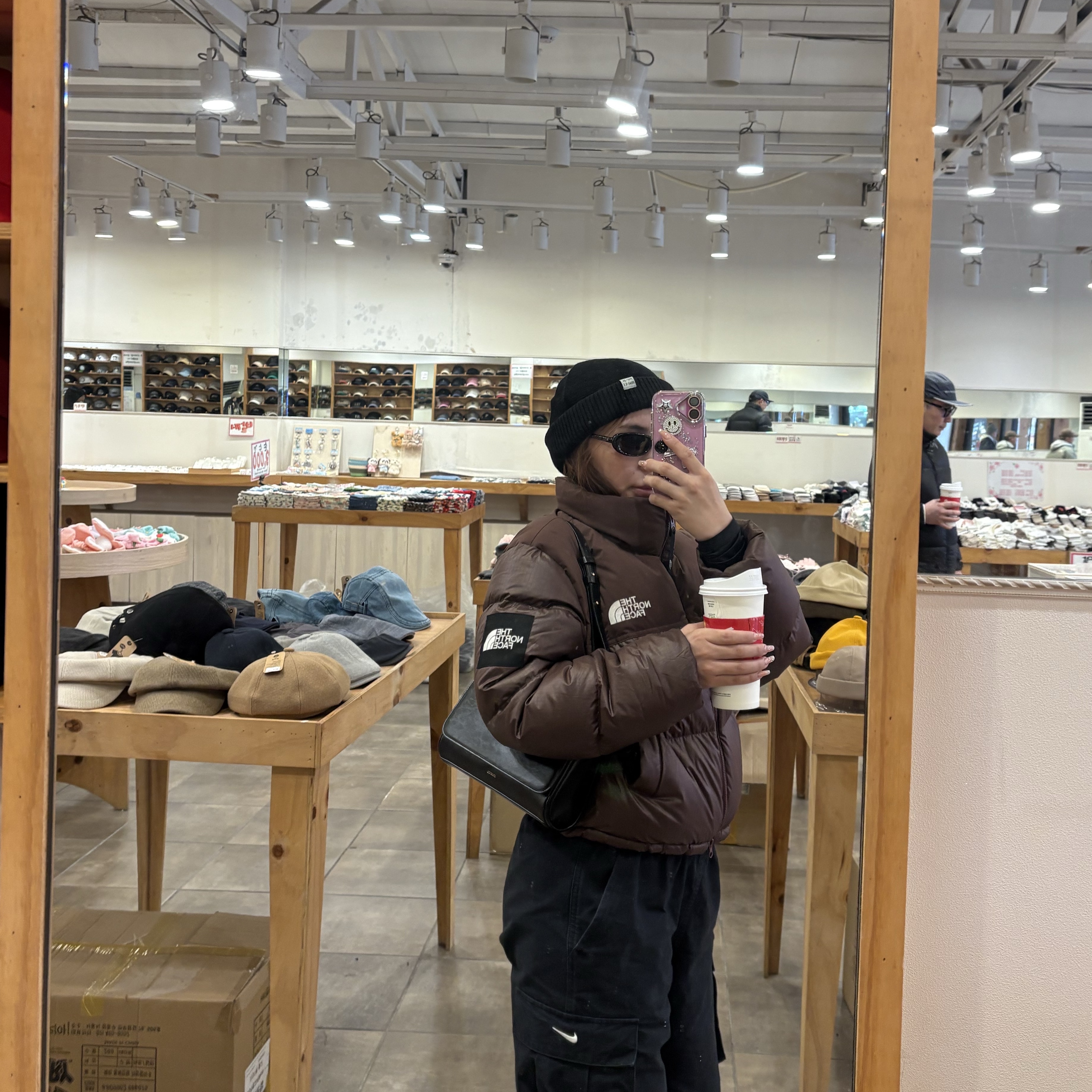 (W) The North Face White Label Novelty Nuptse Down Jacket Cocoa Brown 착용 스타일 - 3