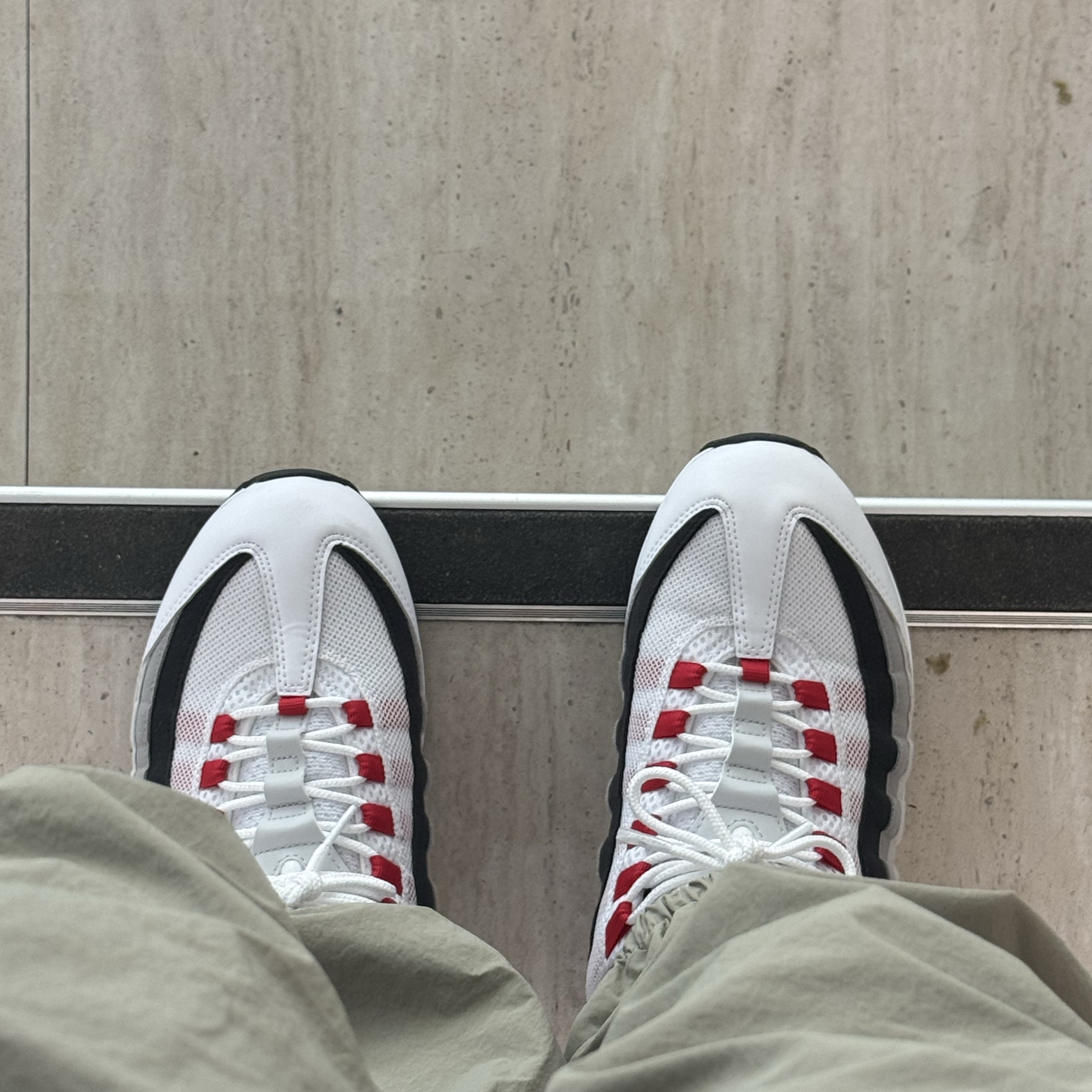 Nike Air Max 95 Big Bubble Comet Red 착용 스타일