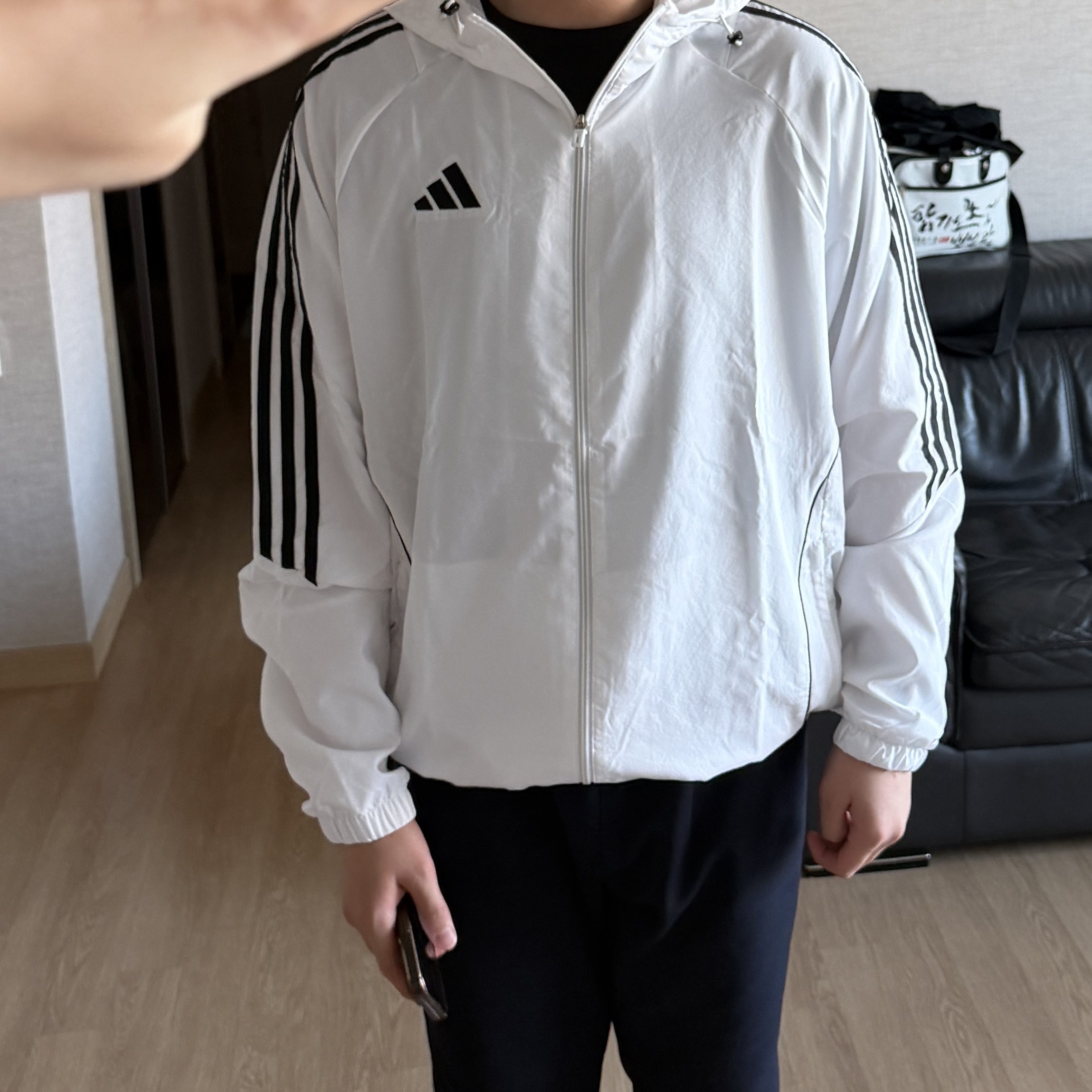 Adidas Tiro 24 Windbreaker White Black- KR Sizing 착용 스타일