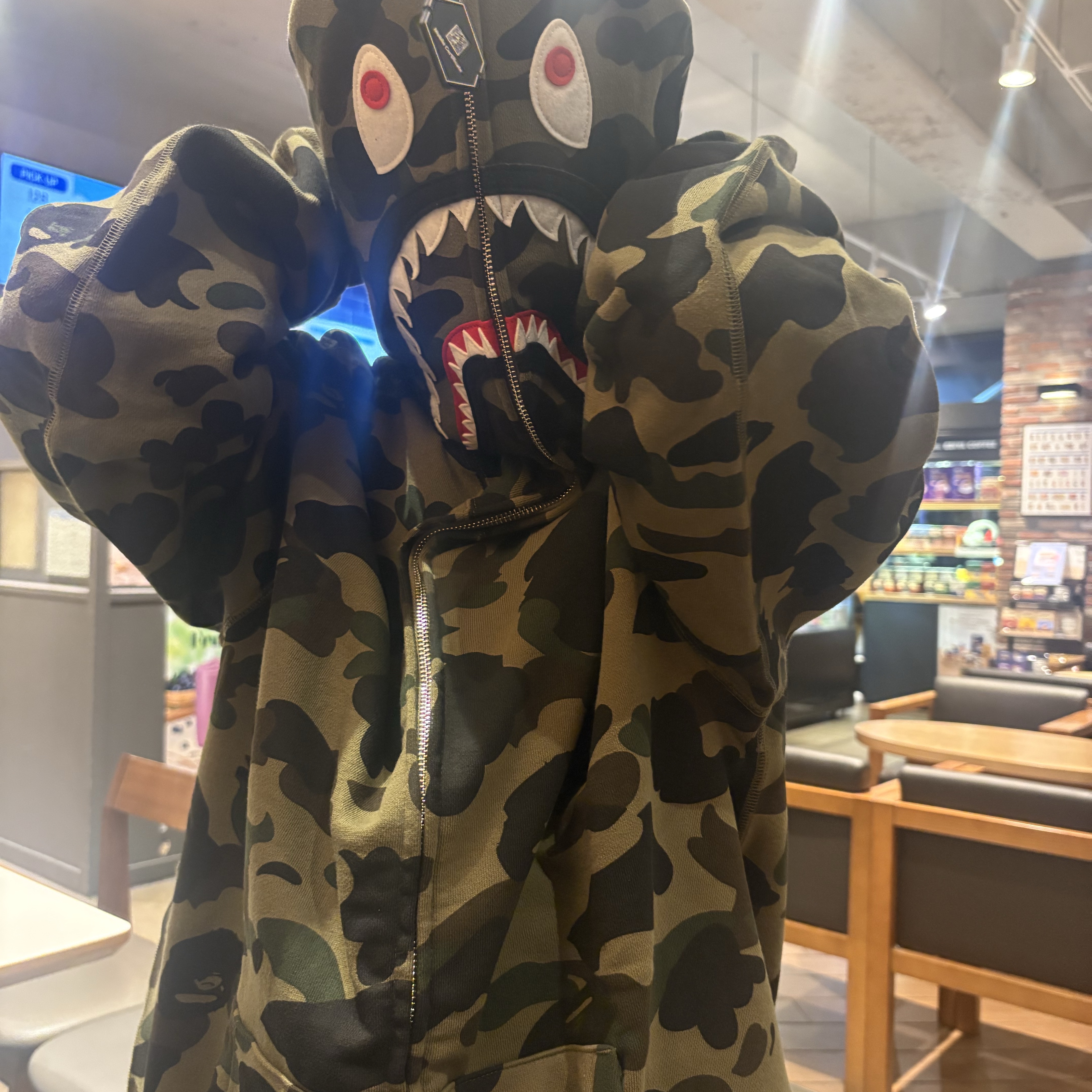 BAPE 1st Camo Shark Full Zip Hoodie Army Green 착용 스타일