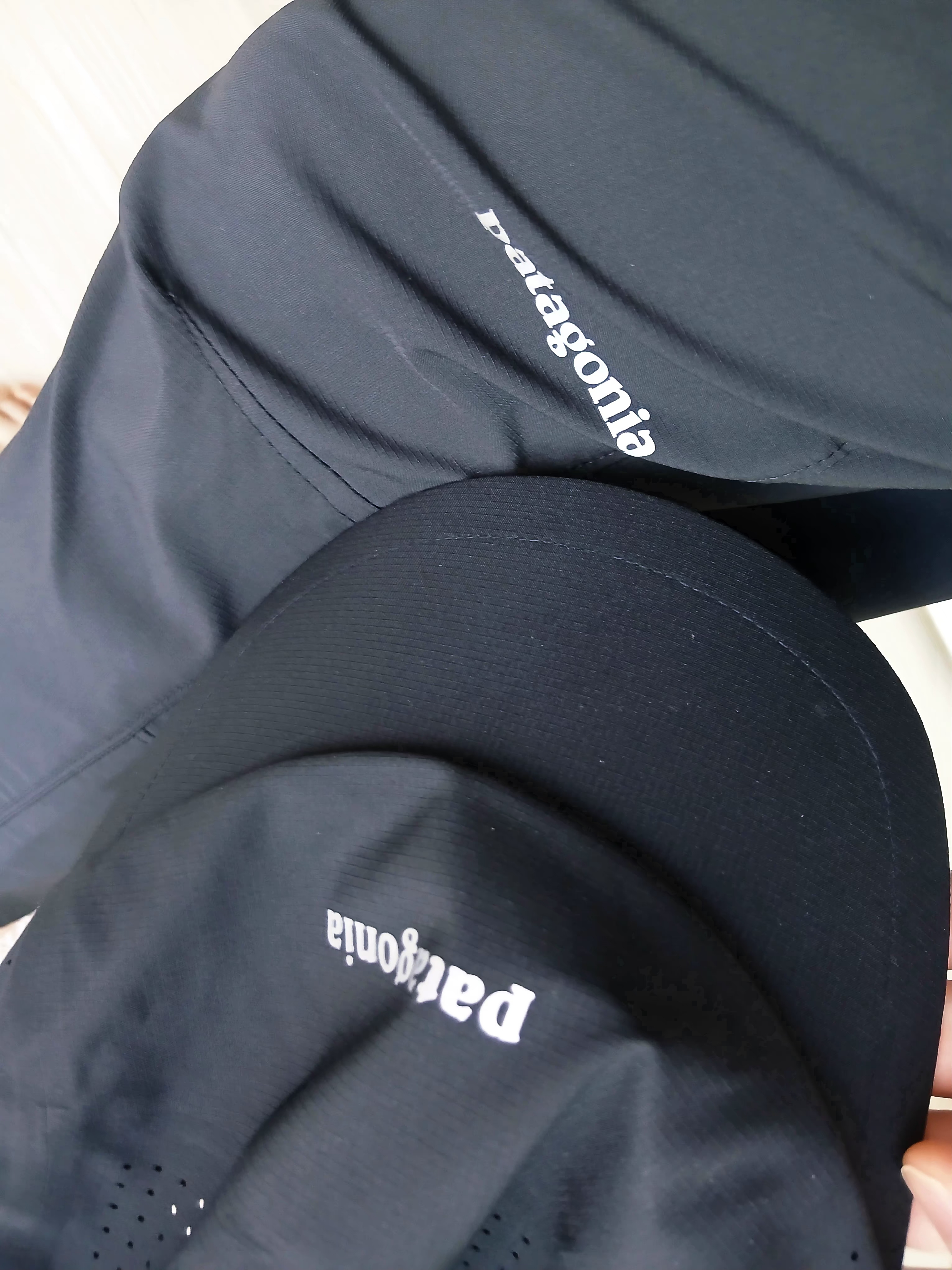 Patagonia Ultralightweight Ridge Hat Black 착용 스타일 - 2