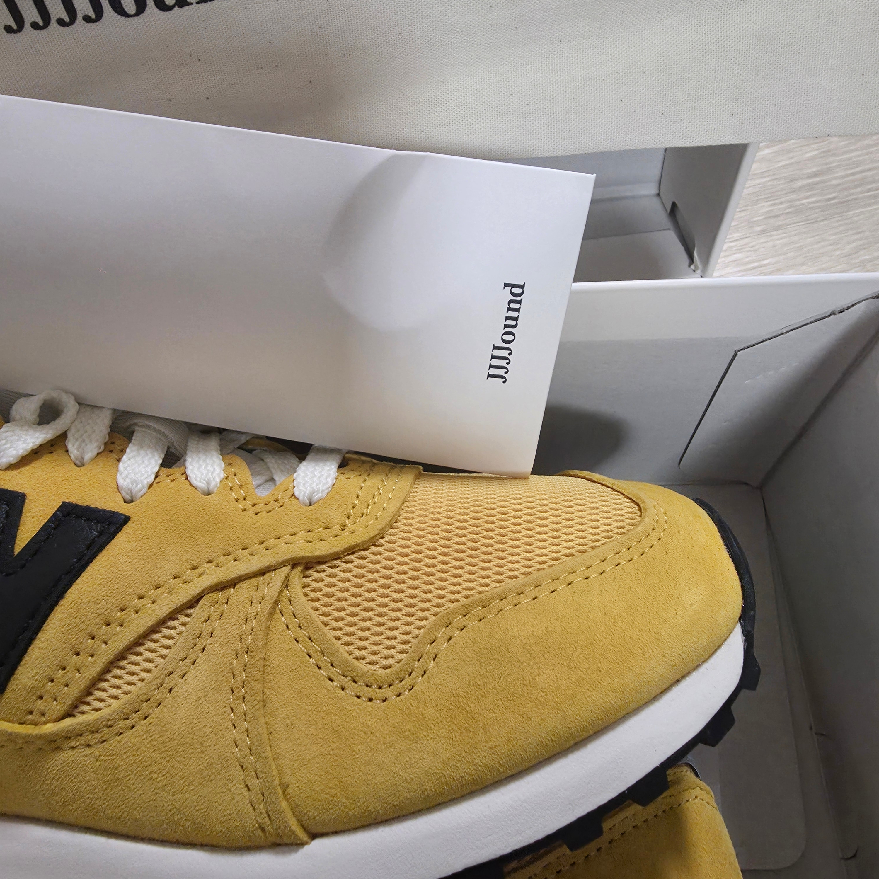 New Balance x JJJJound 475 Yellow White 착용 스타일 - 2