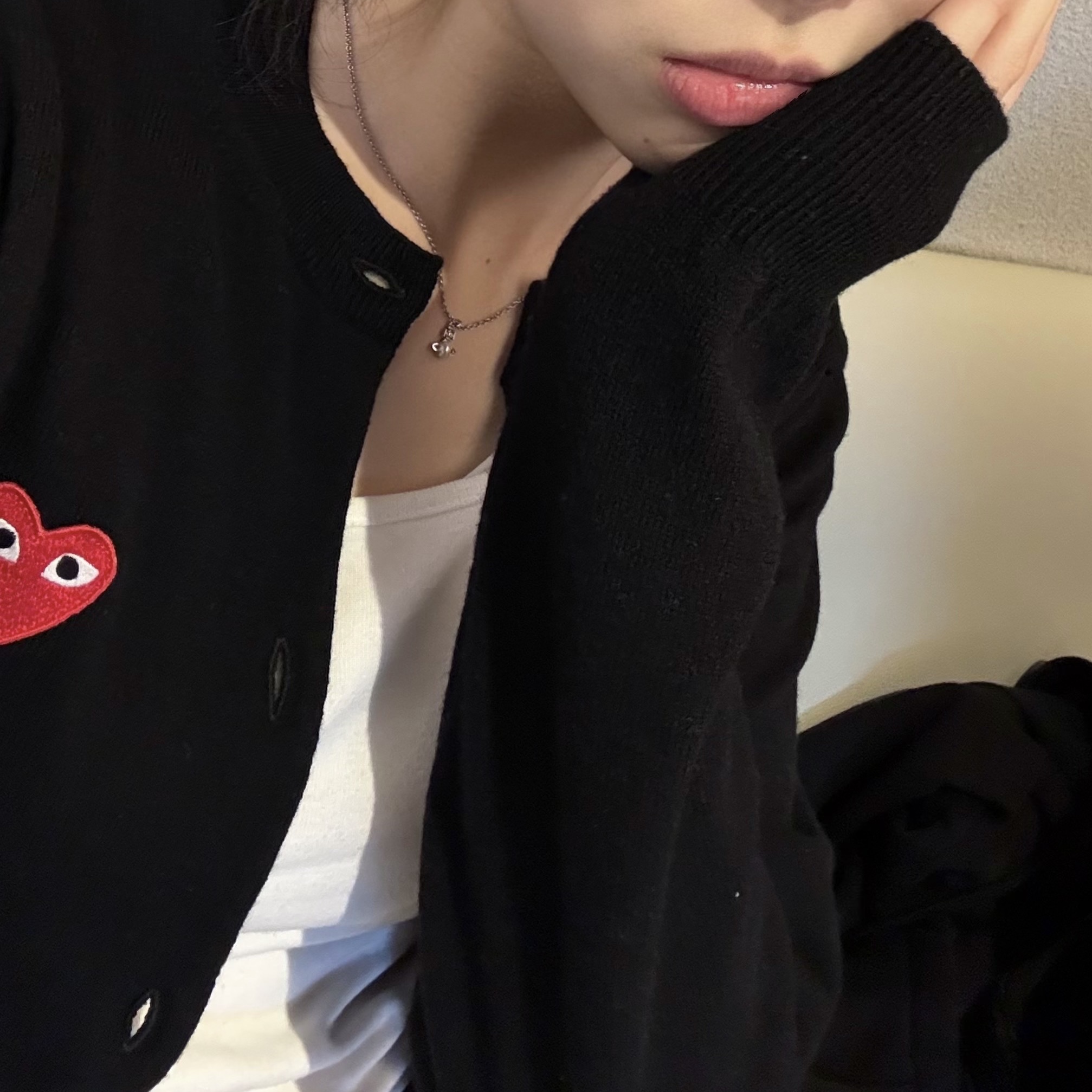 Play Comme des Garcons Red Heart Knit Cardigan Black, Vivienne Westwood Balbina Pearl Pendant Silver 착용 스타일