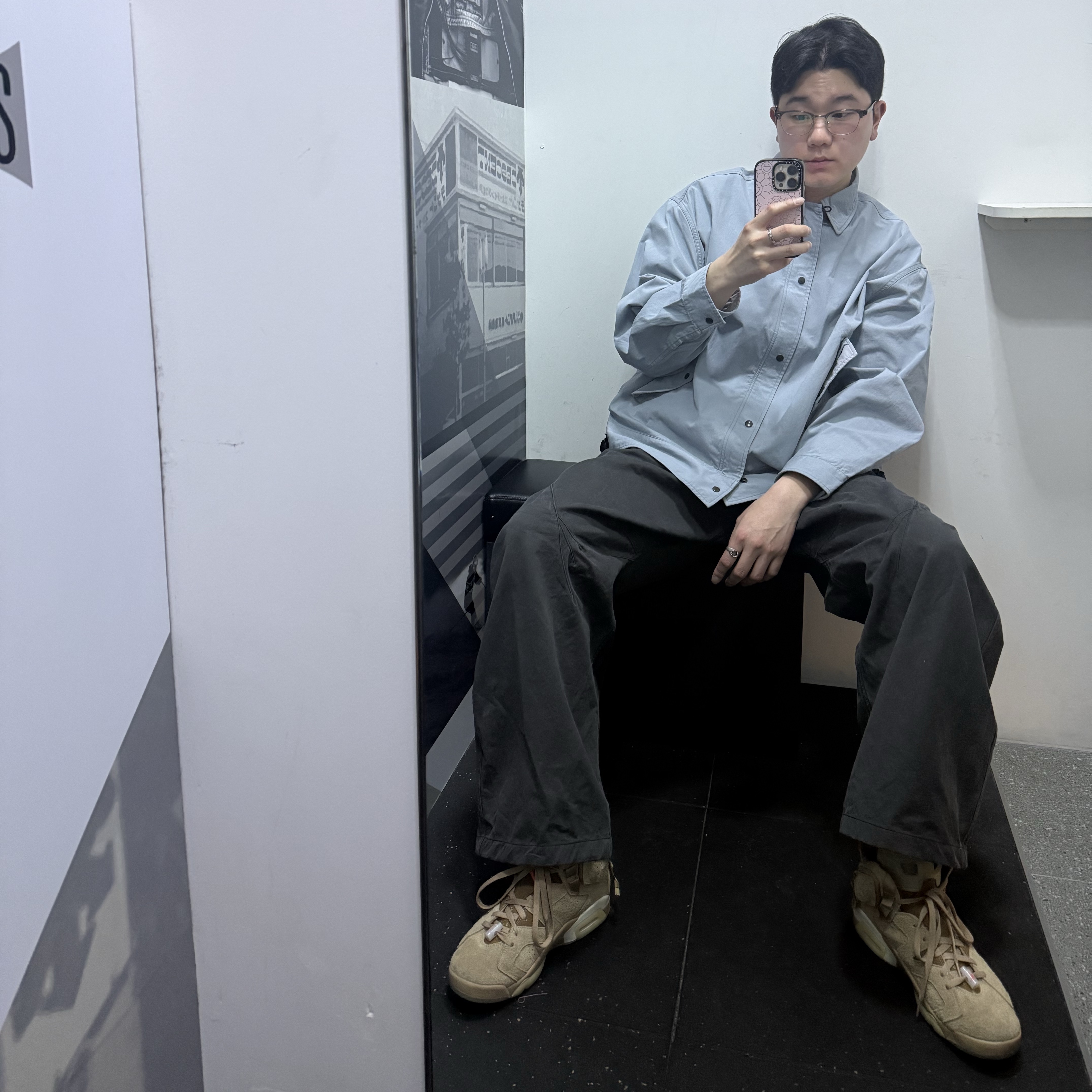 Jordan 6 x Travis Scott Retro SP British Khaki, [SS26] moif Naval Working Jacket Dusty Blue 착용 스타일