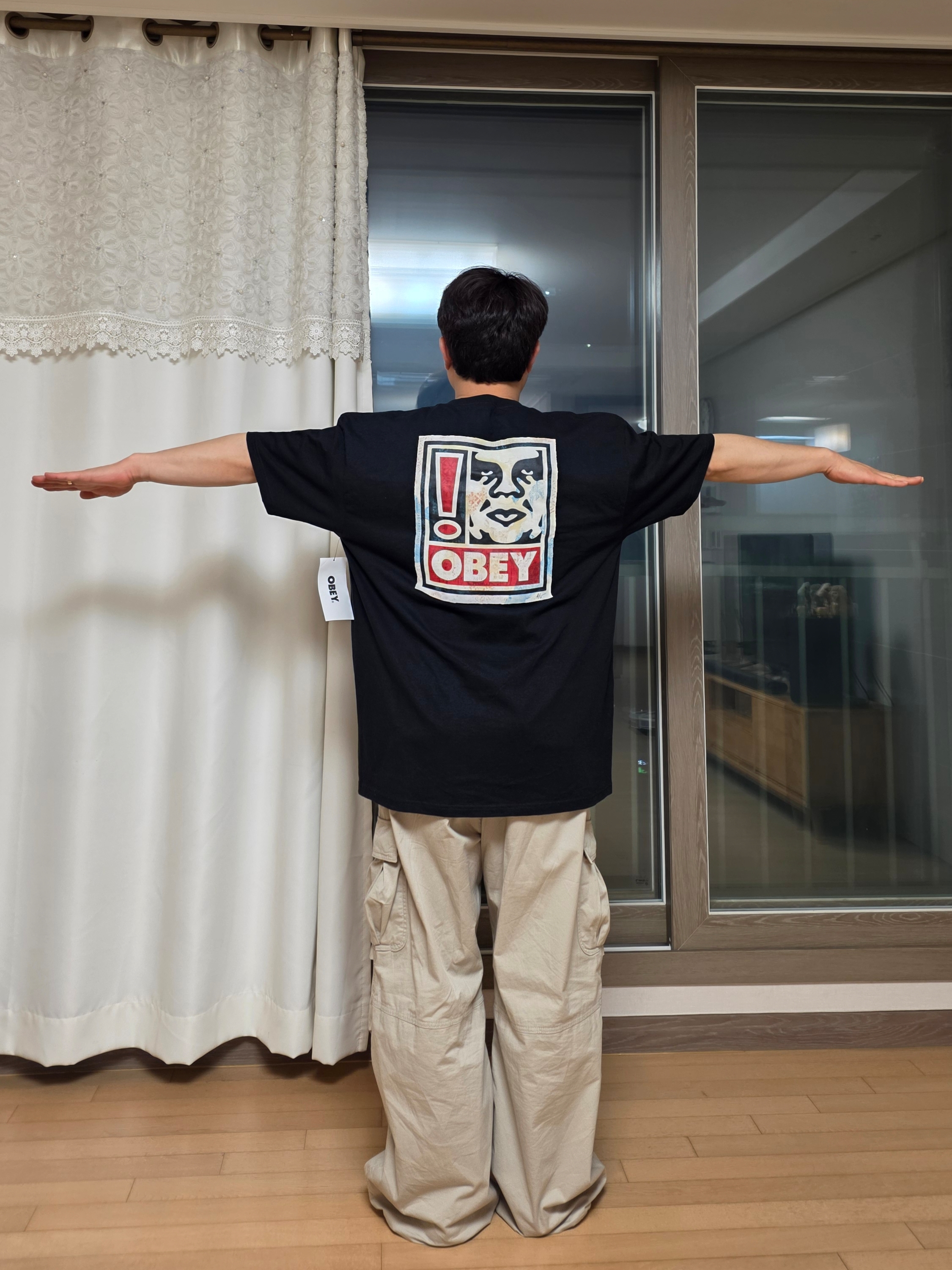 Obey Exclamation Classic T-Shirt Black 착용 스타일 - 3