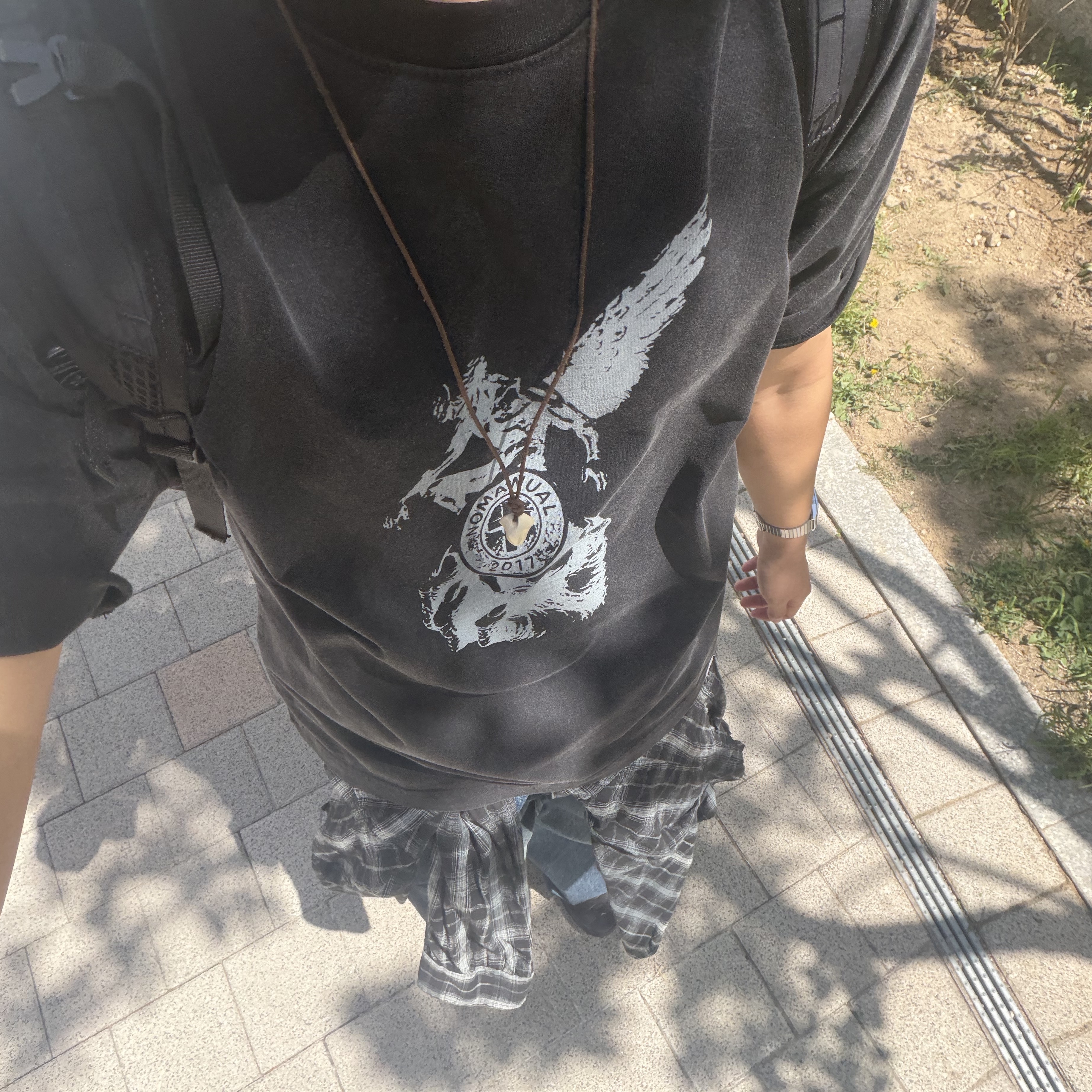 [KREAM 단독] NOMANUAL Devil Ring Damaged T-shirt Washed Black, NOMANUAL O.D Check Shirt Black 착용 스타일 - 5