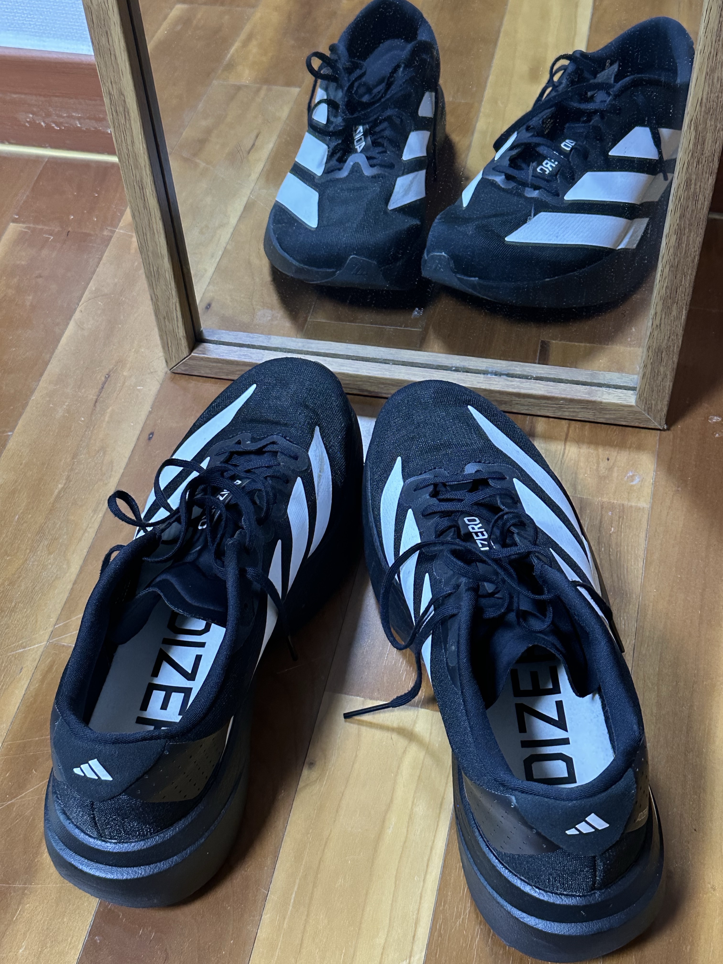 Adidas Adizero EVO SL Core Black Cloud White 착용 스타일