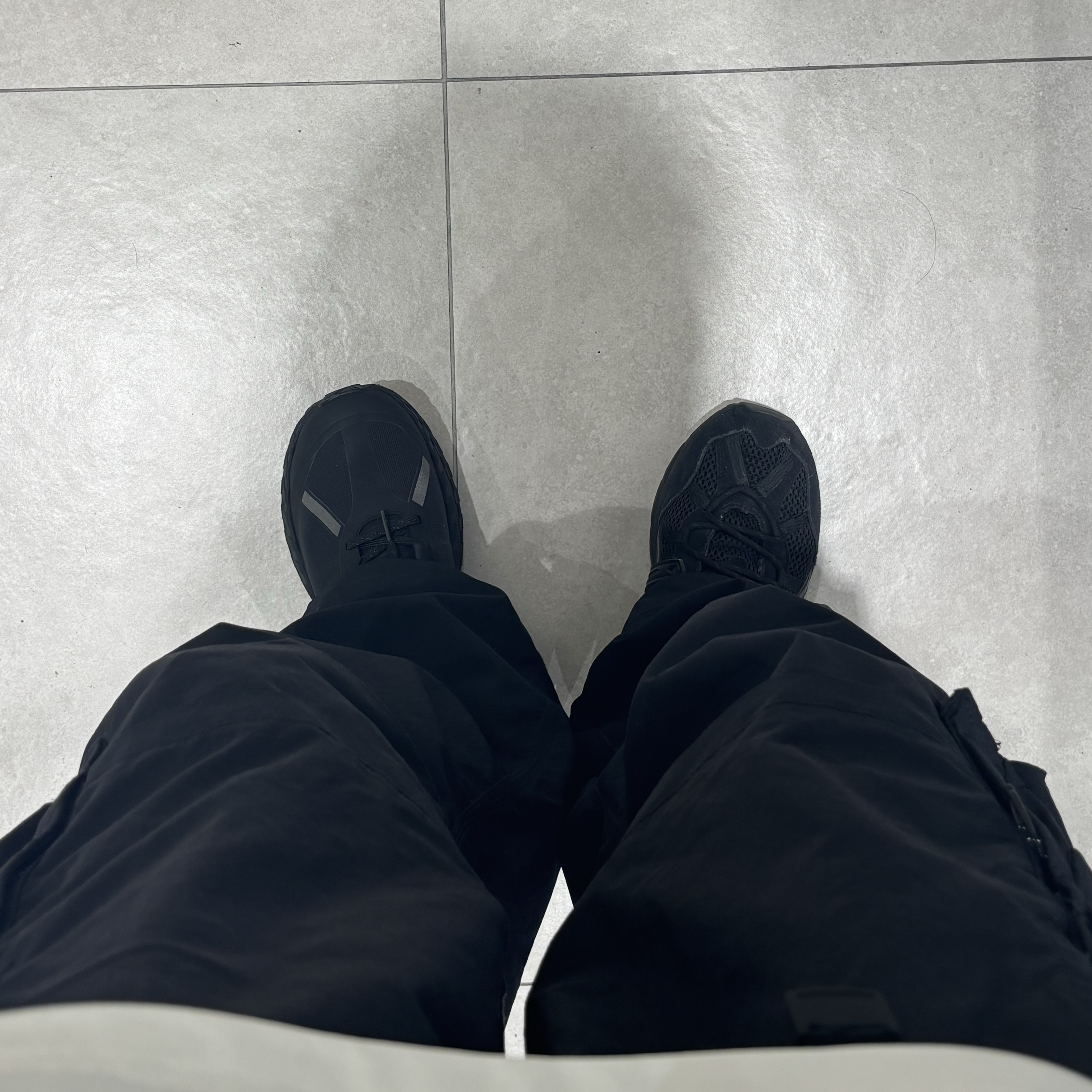 Norda 001/A Stealth Black, Asics Gel-Sonoma 15-50 Black 착용 스타일