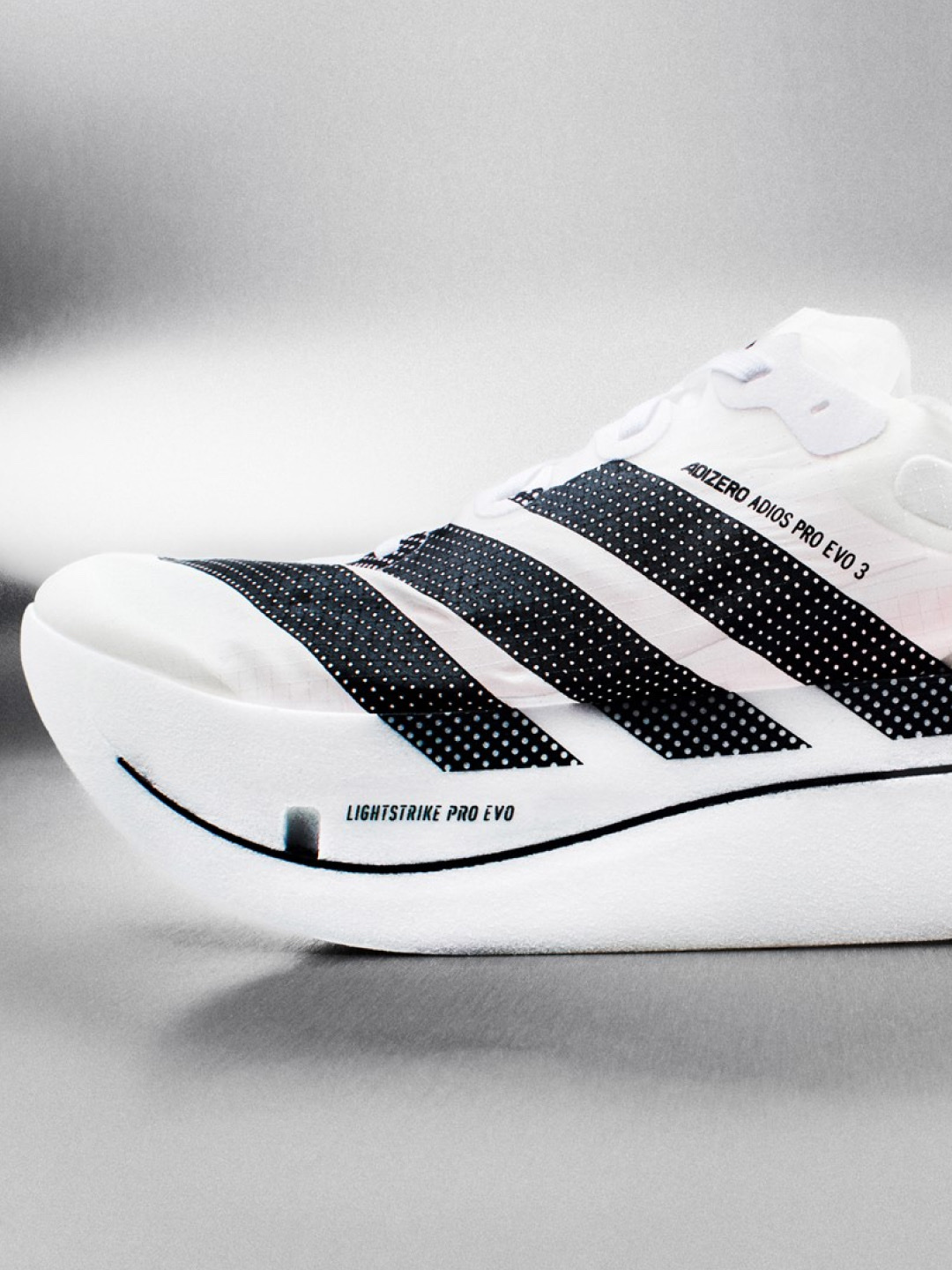 Adidas Adizero Adios Pro EVO 3 Cloud White Core Black 착용 스타일 - 3