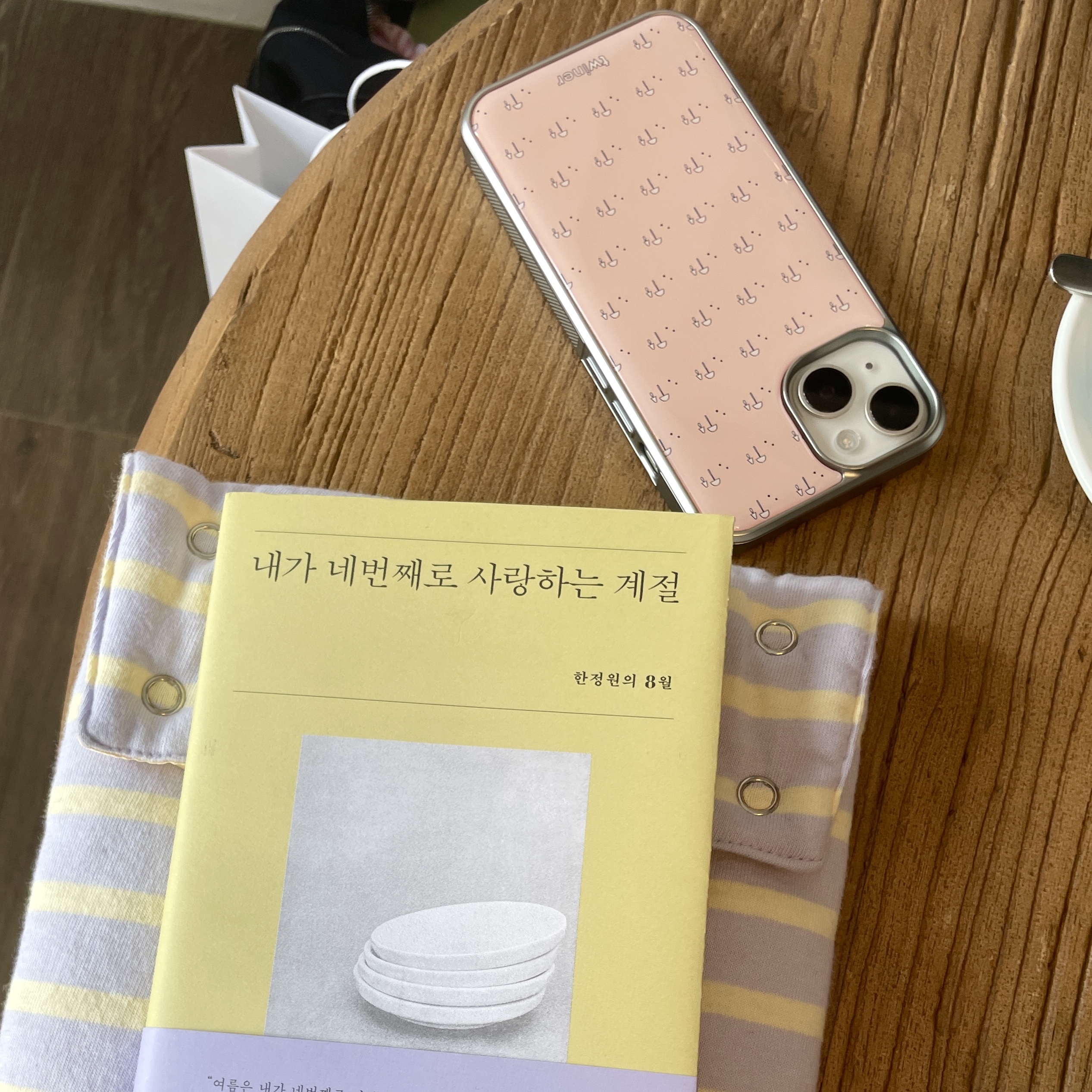 Twiner So many mushrooms phone case (Epoxy) 착용 스타일