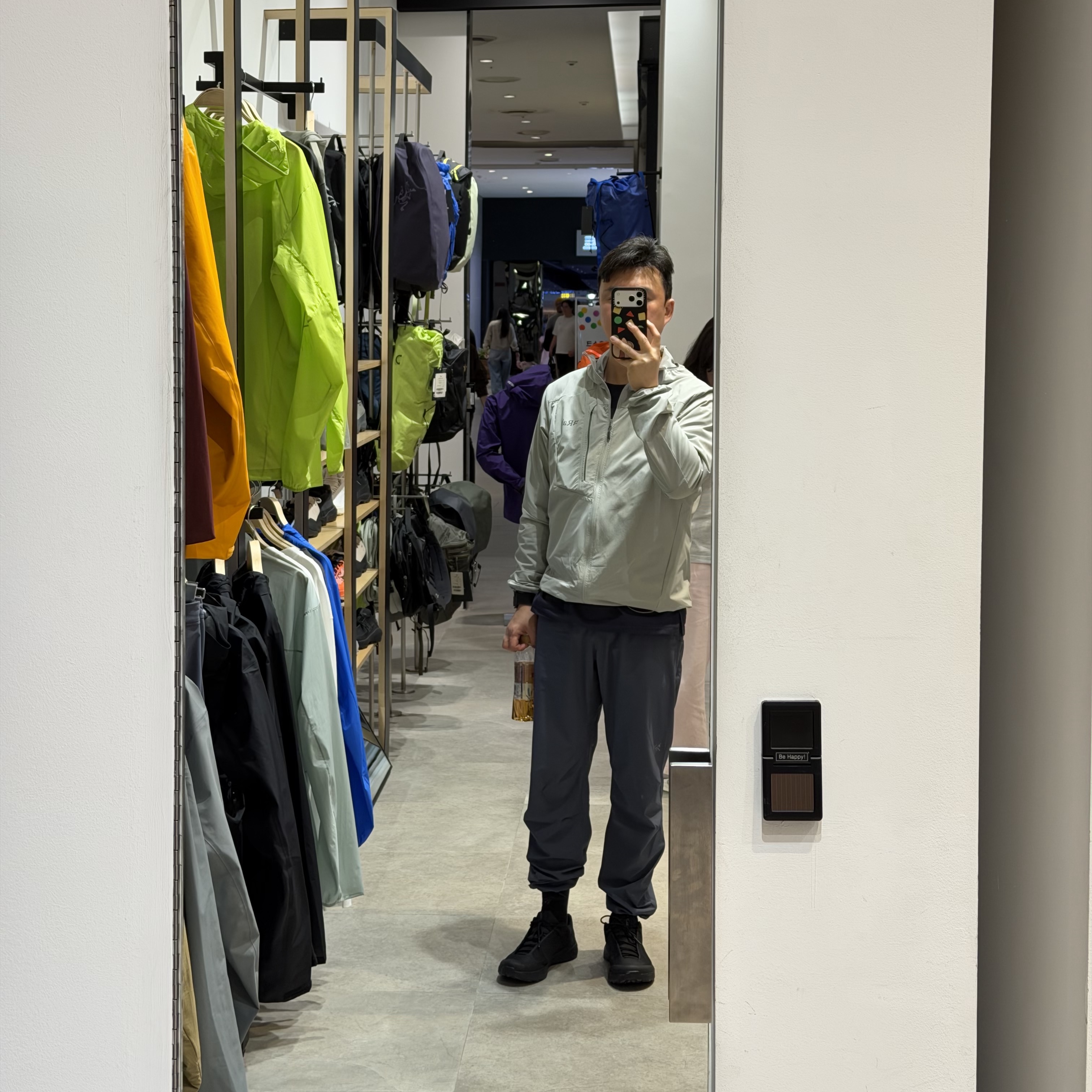 Rab Borealis Hoody Jacket Light Zinc, Apple iPhone 17 Pro Max 512GB Silver 착용 스타일