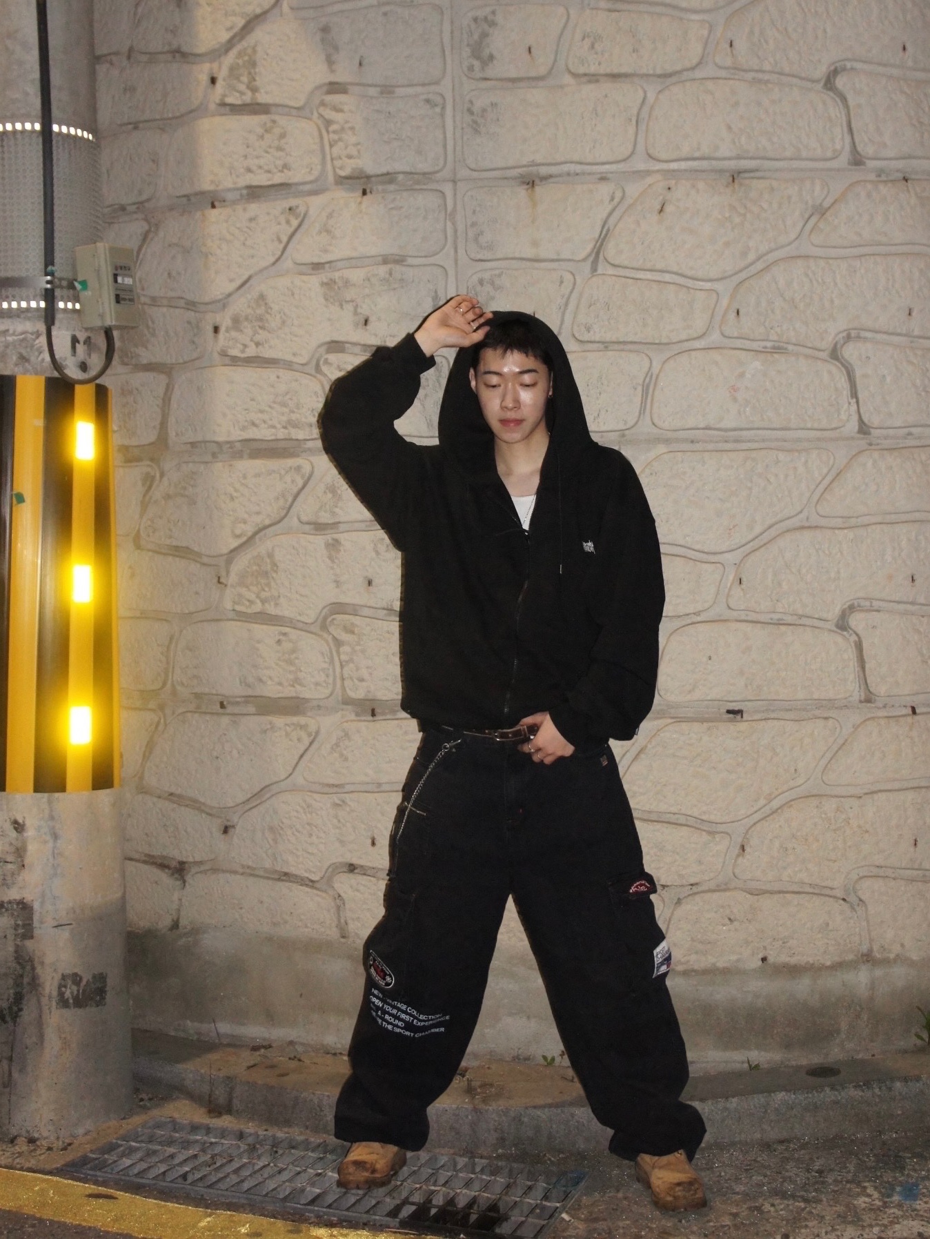 Brownbreath Tag Hood Zip Up Black, SPORT CHAMBER x Coca-Cola Cargo Pants Black 착용 스타일 - 2