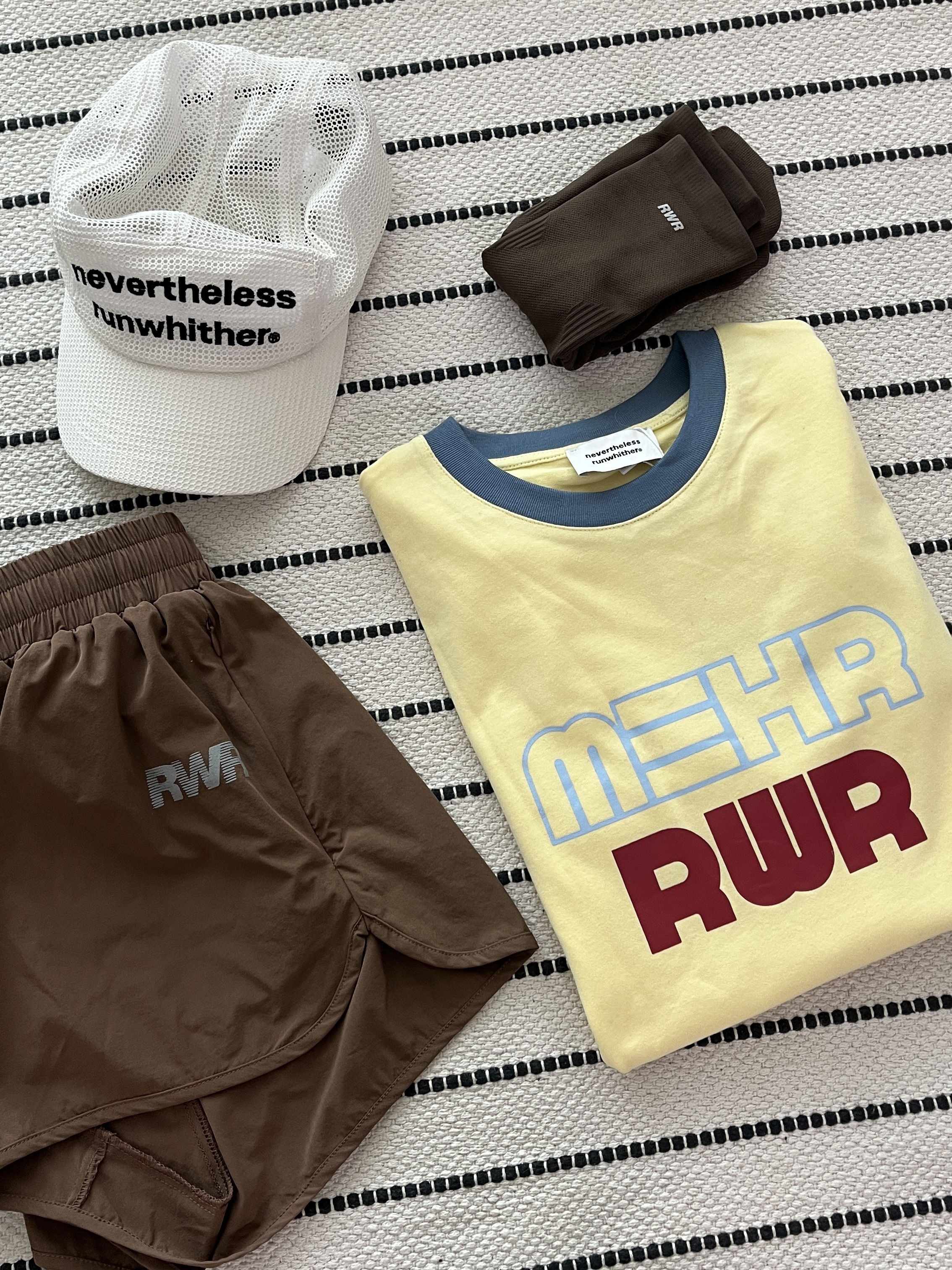 [KREAM 단독] runwhither Mesh Cap Ivory, [KREAM 단독] runwhither 3inch Shorts Brown 착용 스타일 - 3