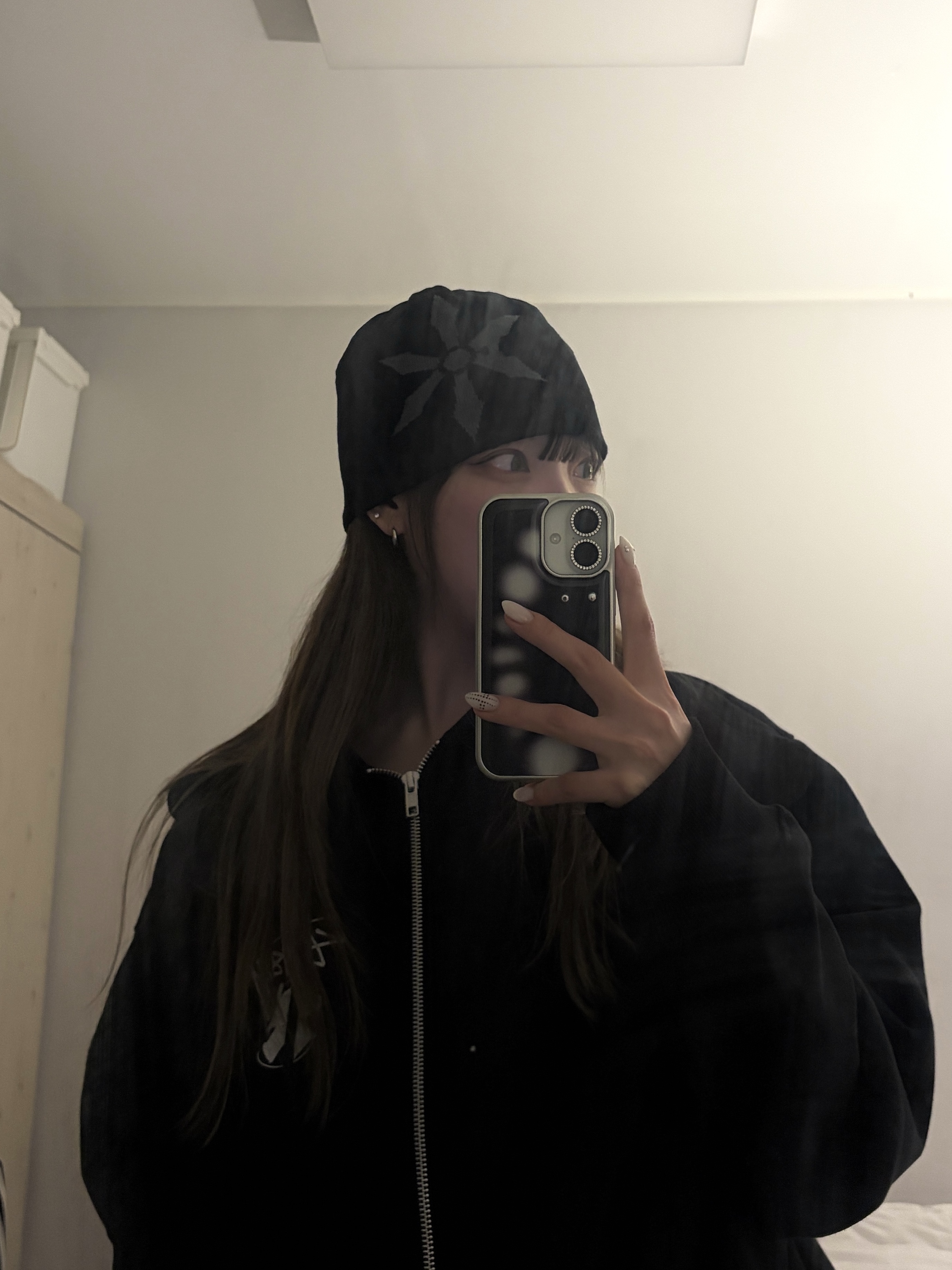 AX CONNECTION Compass Logo Beanie (Lightweight) 착용 스타일 - 4