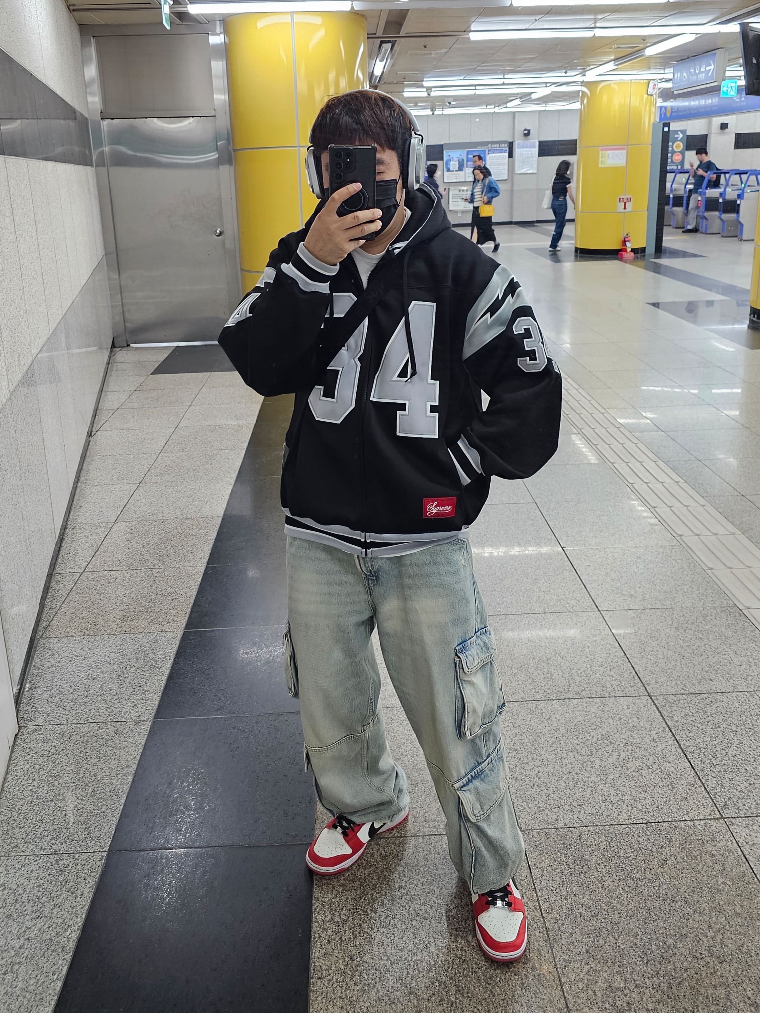 Supreme Football Zip Up Hooded Sweatshirt Black - 24SS, Nike x NBA Dunk Low Retro EMB Black and Chile Red 착용 스타일