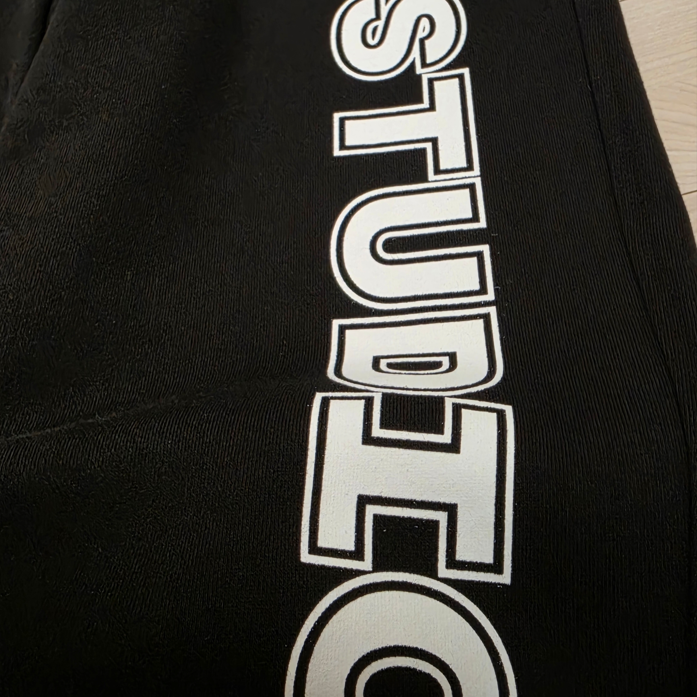 IAB Studio IAB Straight Logo Sweatpants Black 착용 스타일 - 2
