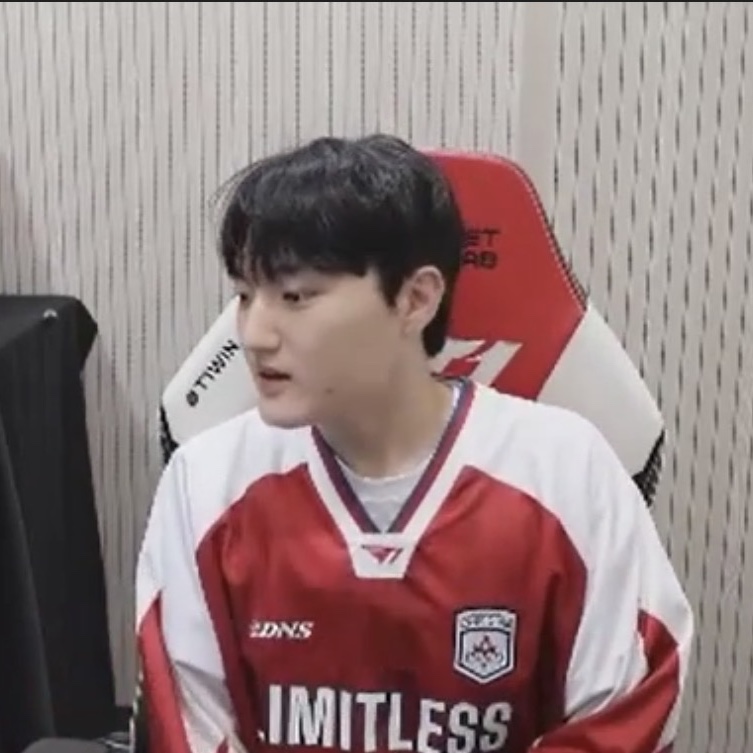 BDNS x T1 Long Sleeve Jersey Red 착용 스타일