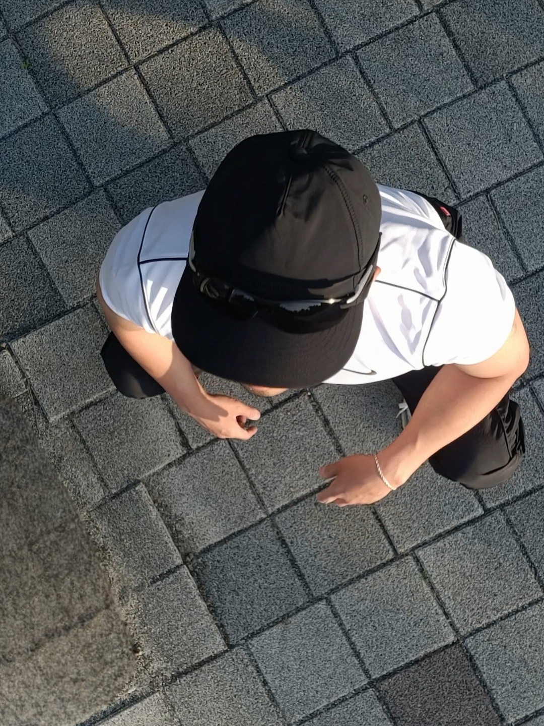 Nike Dri-Fit Park 20 Swoosh Short Sleeve Top White, Essentials Nylon Baseball Cap Jet Black 착용 스타일