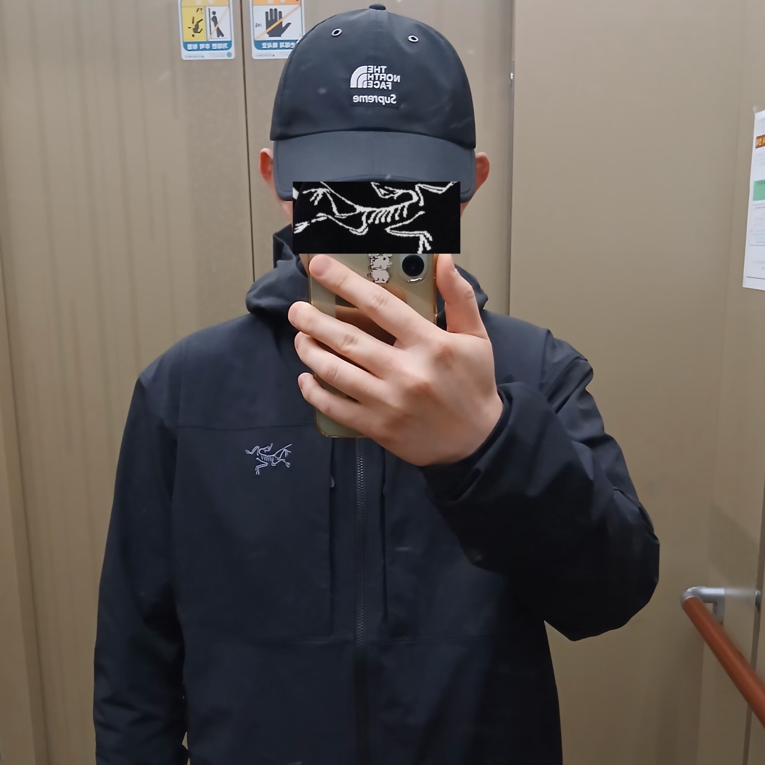 Goldwin Gore-Tex 3L Cap Ebony Gray, Arc'teryx Gamma Lightweight Hoody Black 착용 스타일 - 4