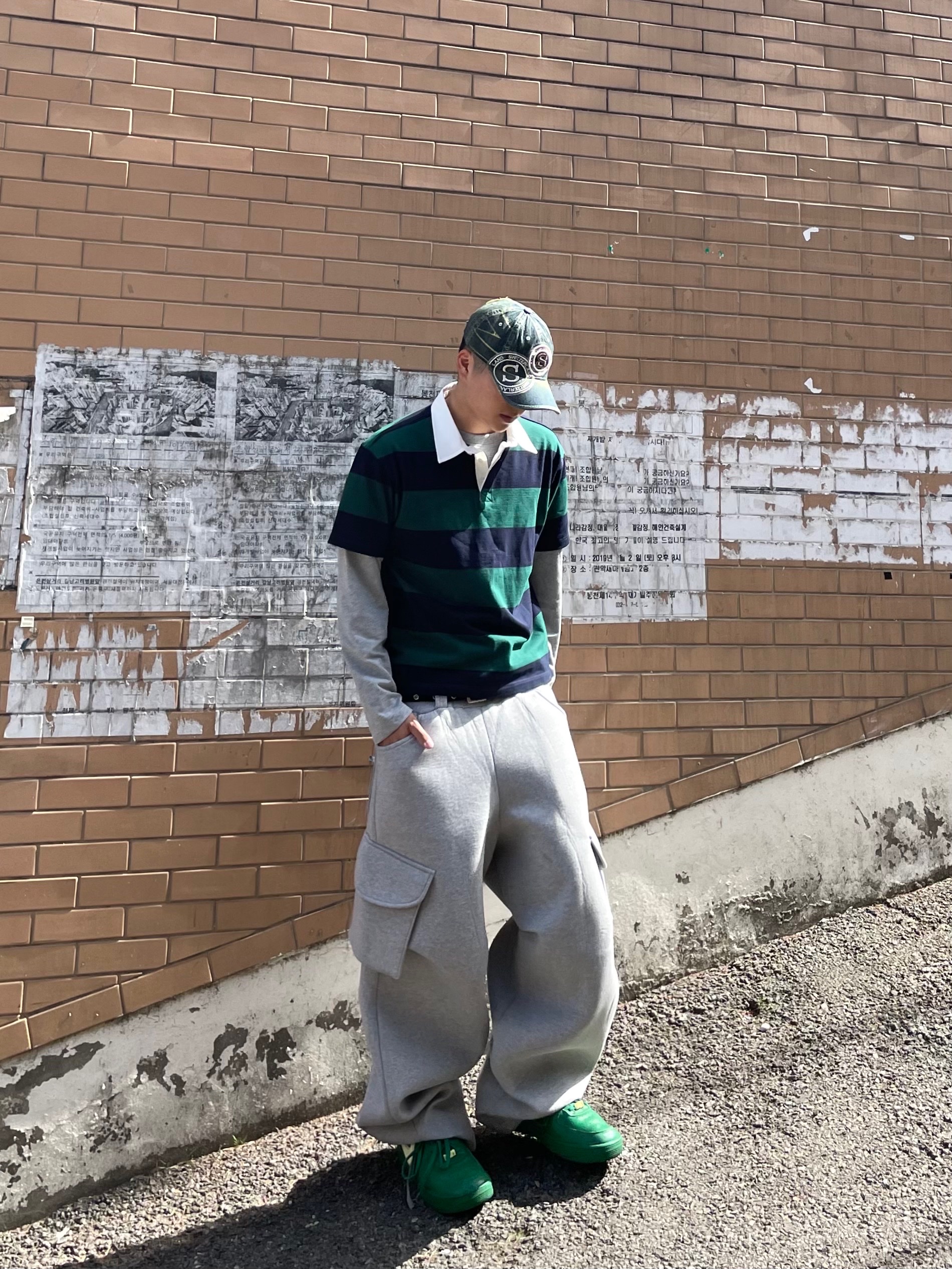 MJD X KOIN SEOUL Wide Cargo Sweat Pants, Nike x Ambush Air Force 1 Low SP Pine Green and Citron 착용 스타일 - 1