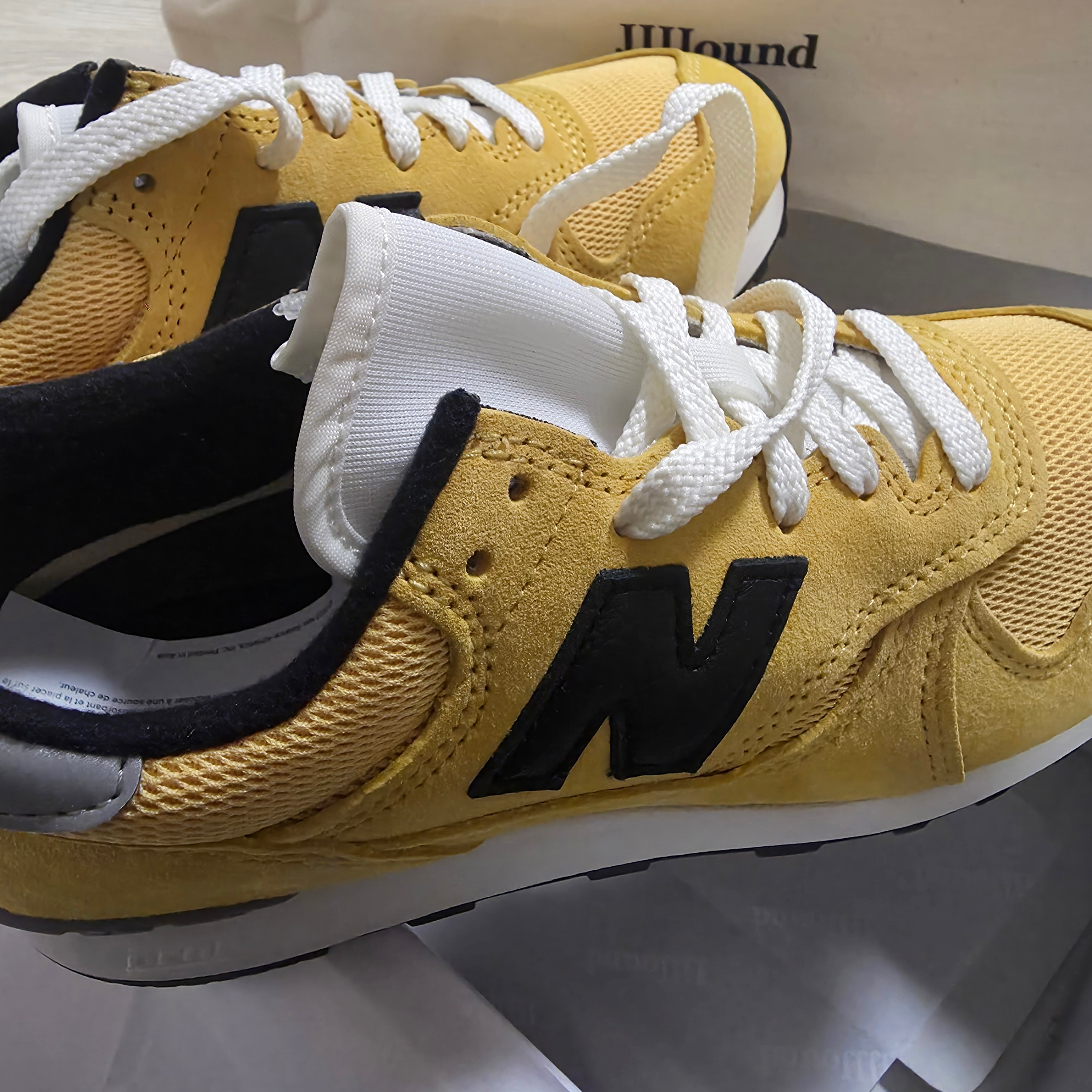 New Balance x JJJJound 475 Yellow White 착용 스타일 - 1