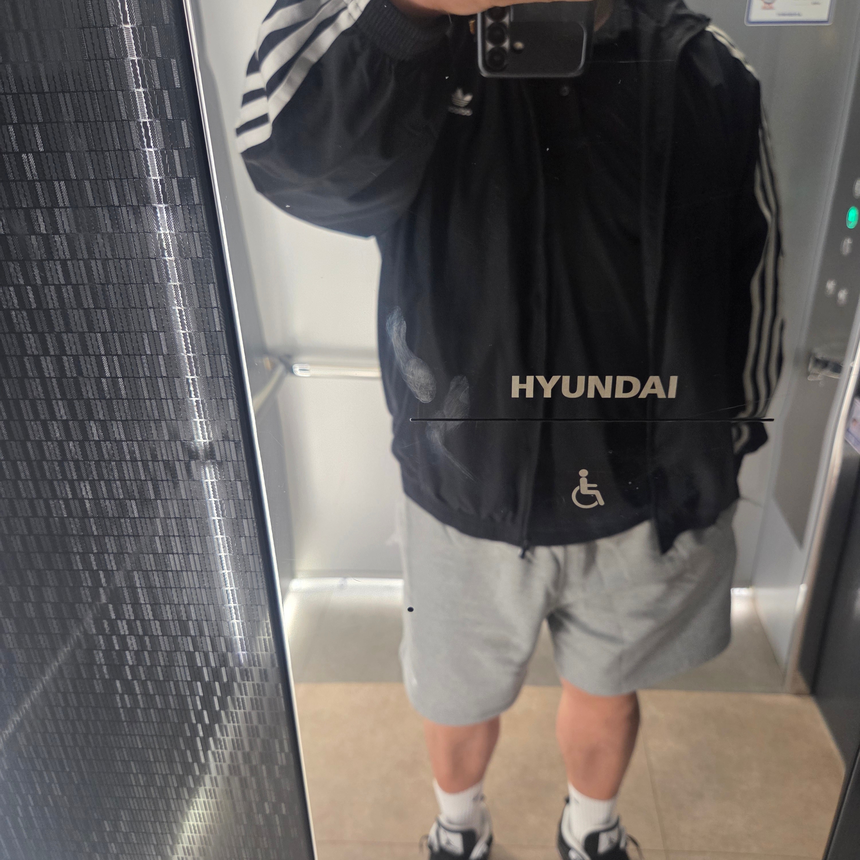 (W) Adidas Adilenium Season 3 Oversized Track Top Black - KR Sizing 착용 스타일