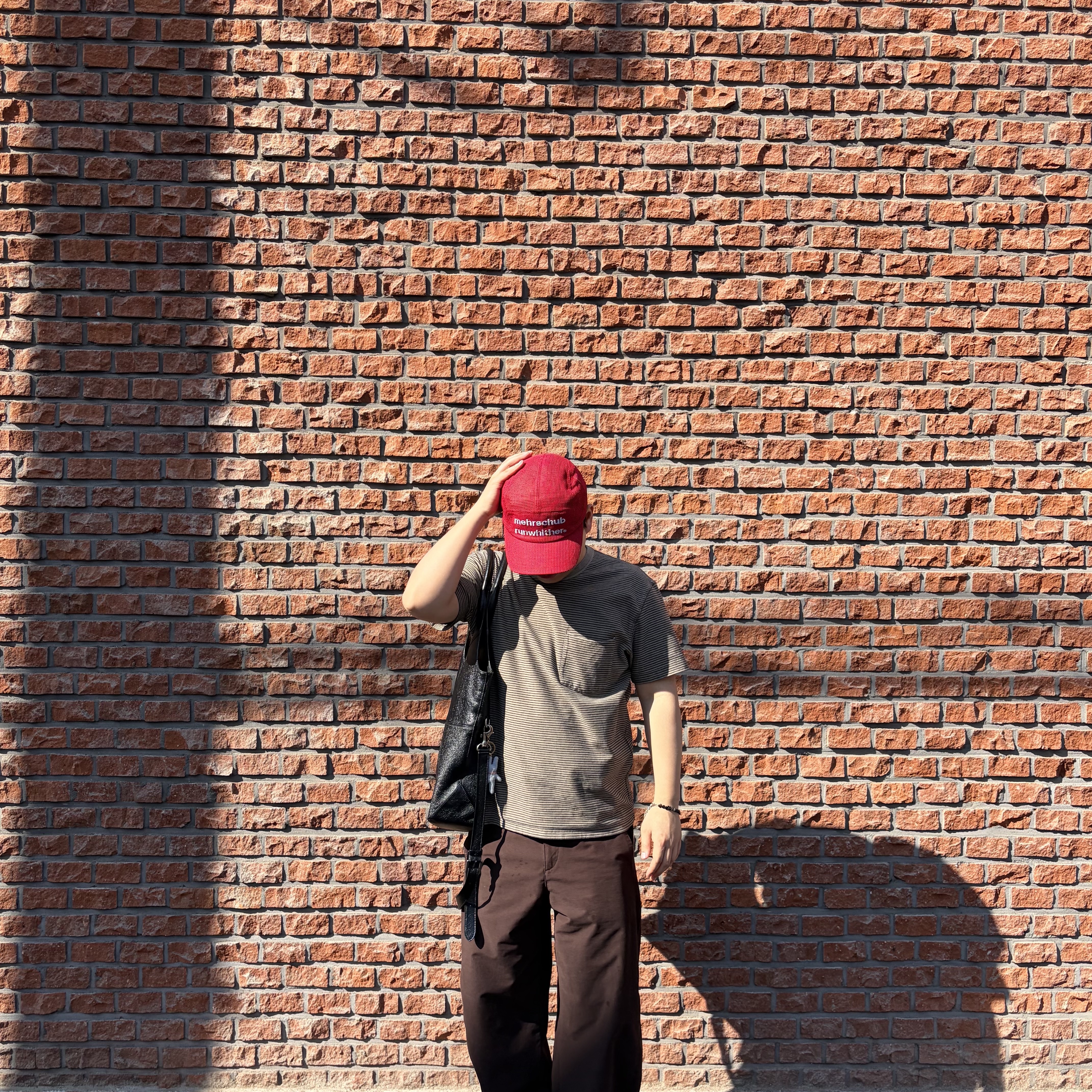 [KREAM 단독] runwhither Mesh Cap Red 착용 스타일 - 1