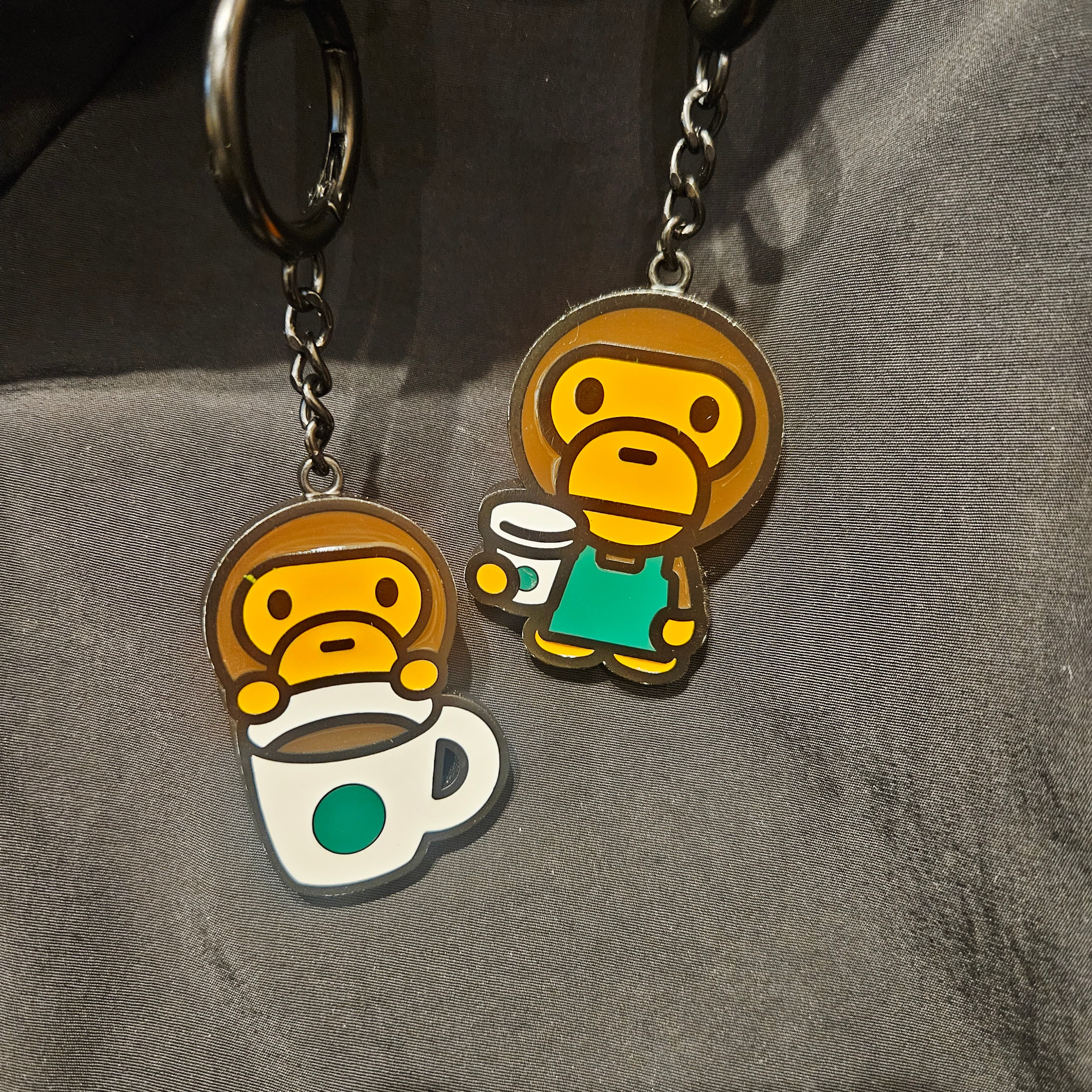 Starbucks x BAPE Baby Milo Keychain, Starbucks x BAPE Baby Milo Keychain 착용 스타일 - 1