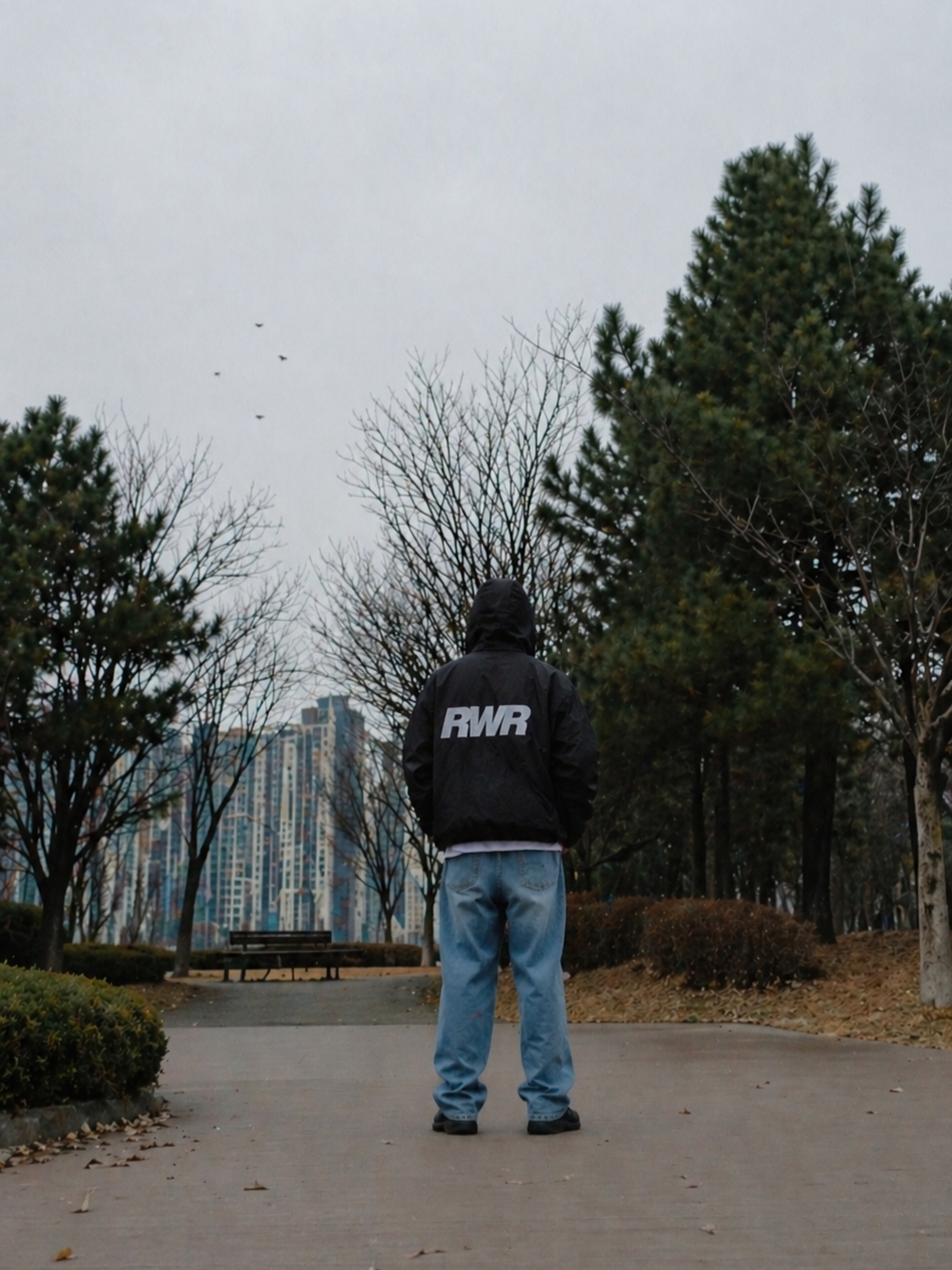 [KREAM 단독] runwhither Windbreaker Jacket V2 Black, Nike x Stussy Air Penny II Black 착용 스타일