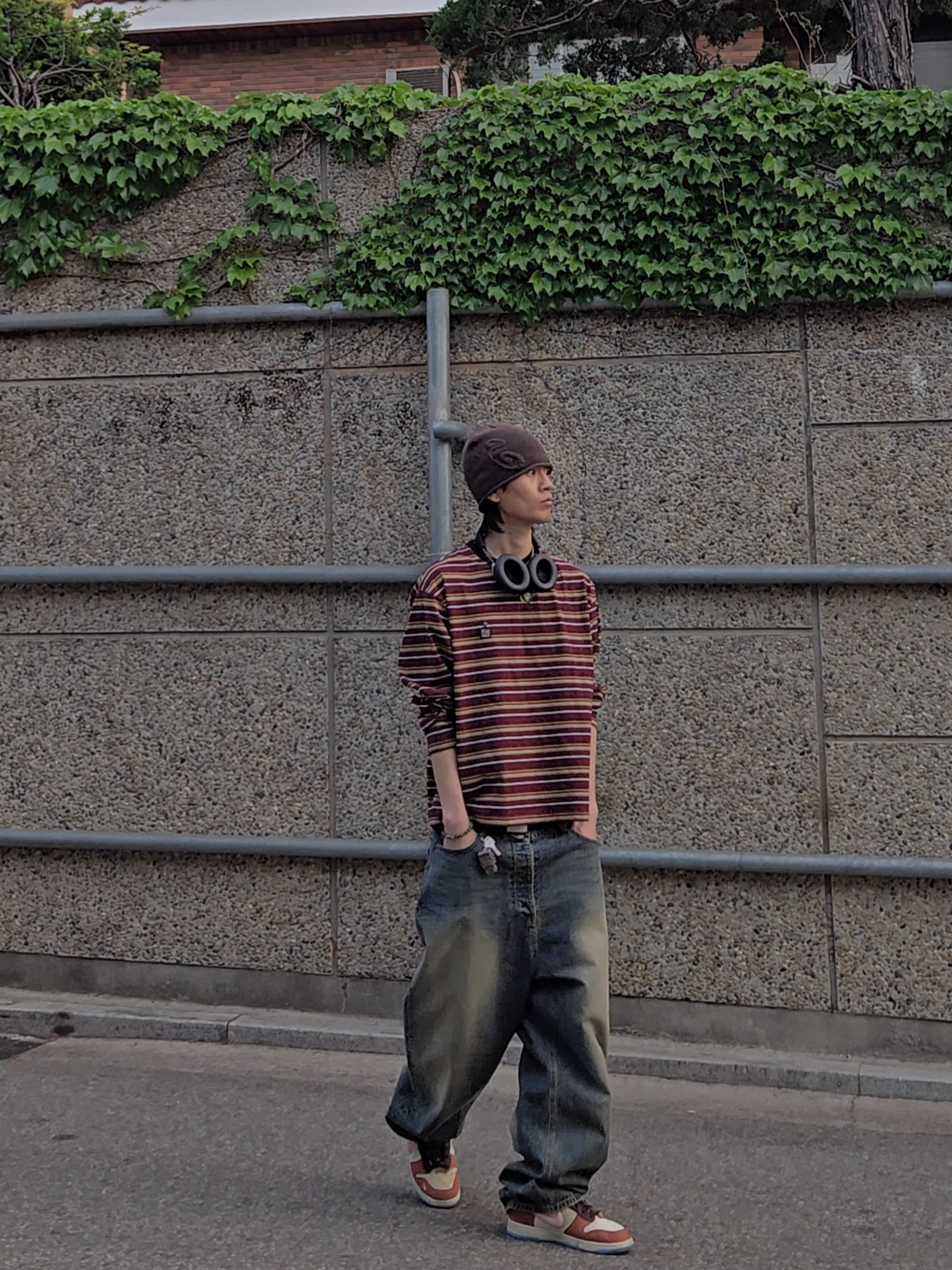 Stussy S Knit Skullcap Brown, Bose QC Ultra Headphones 2nd Gen Triple Black (Korean Ver.) 착용 스타일 - 1