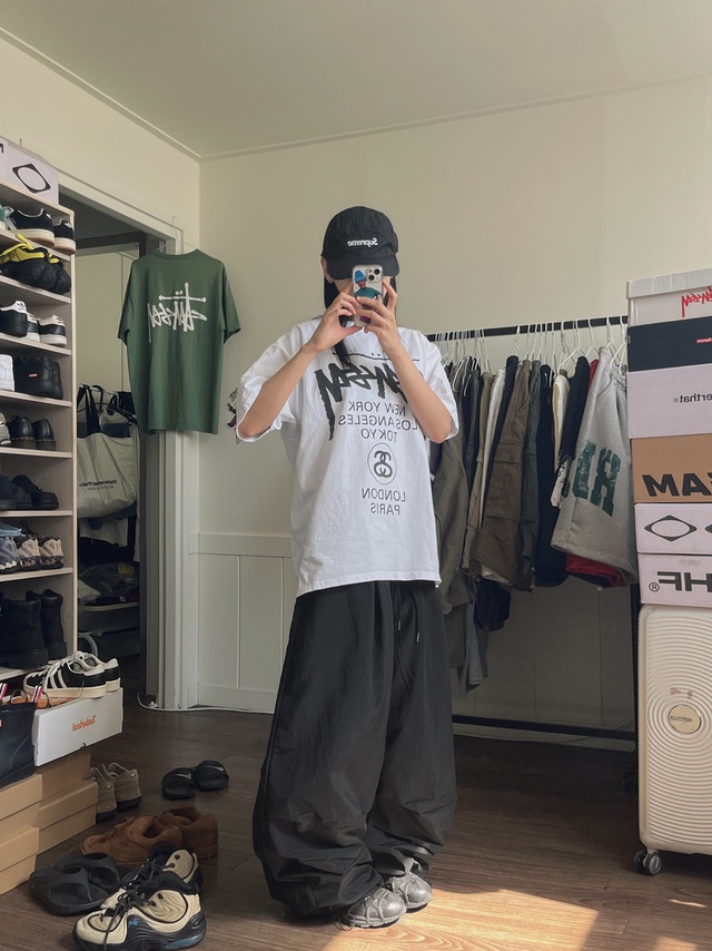 Stussy World Tour T-Shirt White 2024,2025, Supreme Shockcord Camp Cap Black - 21FW 착용 스타일 - 1
