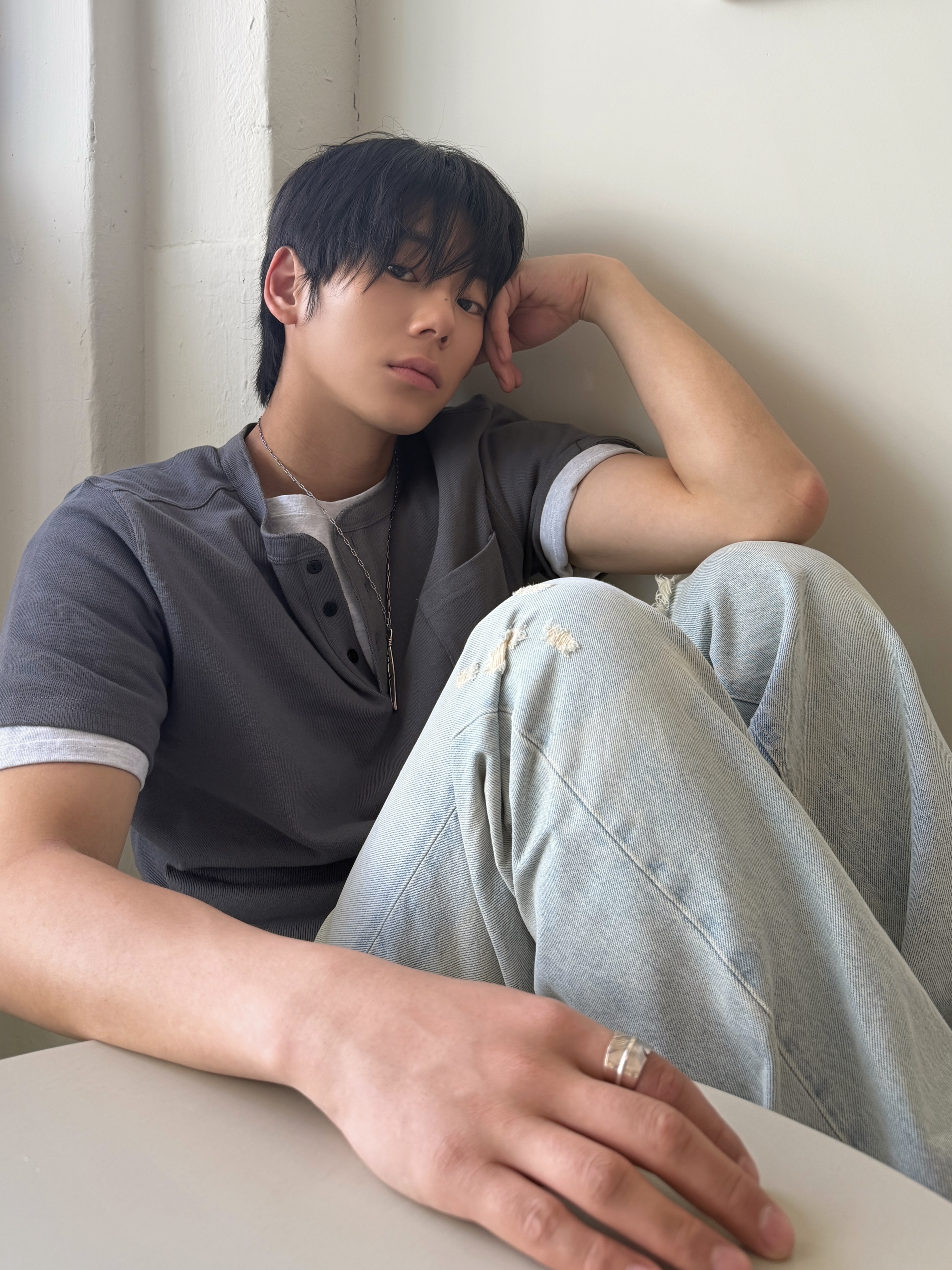 [KREAM 단독] Folk/N Feather Ring Silver - 26SS, [KREAM 단독] Folk/N Feather Necklace Silver - 26SS 착용 스타일 - 2