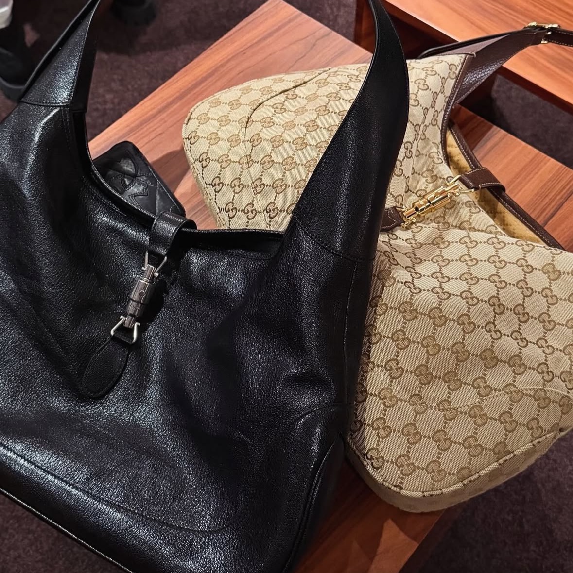 Gucci Jackie 1961 Medium Shoulder Bag GG Supreme Canvas 착용 스타일