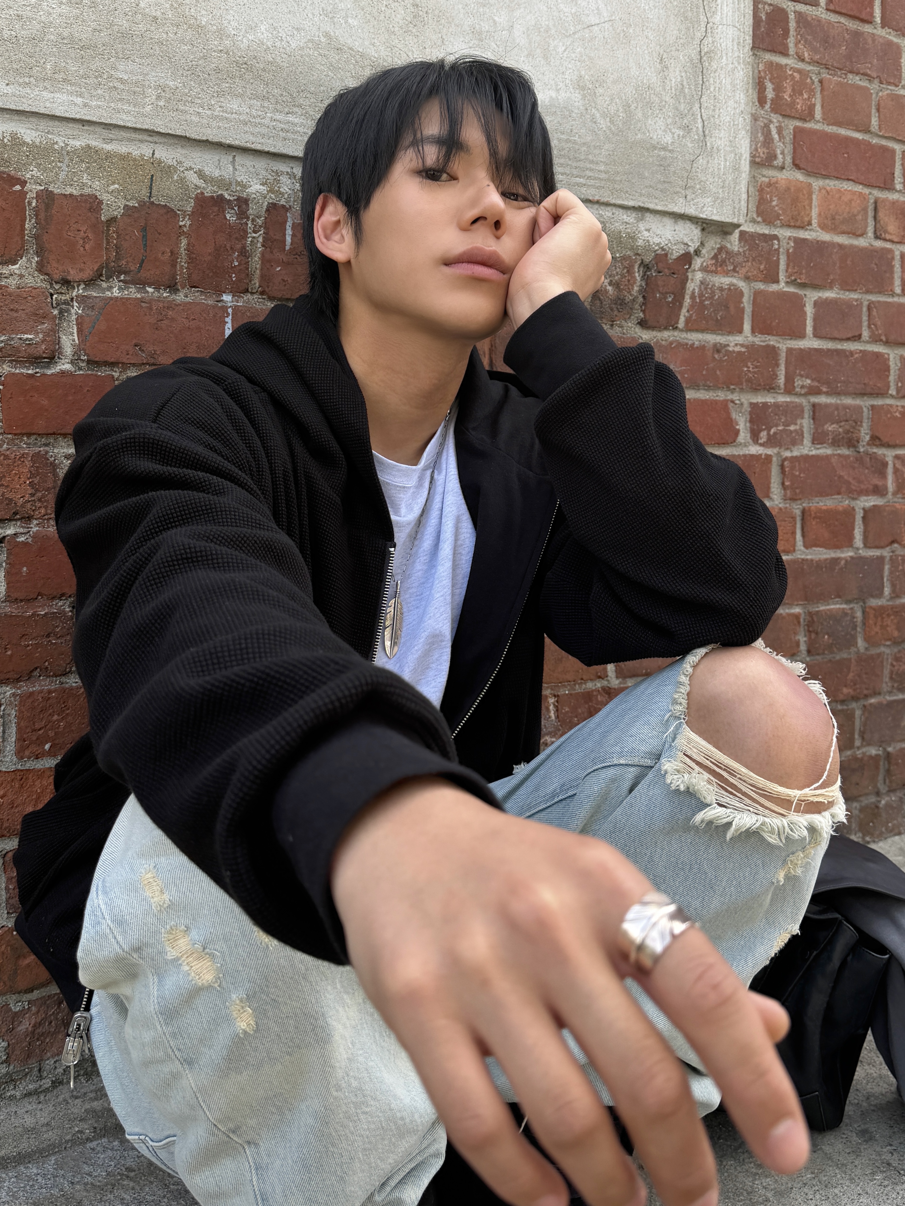 [KREAM 단독] Folk/N Feather Ring Silver - 26SS, [KREAM 단독] Folk/N Feather Necklace Silver - 26SS 착용 스타일 - 5