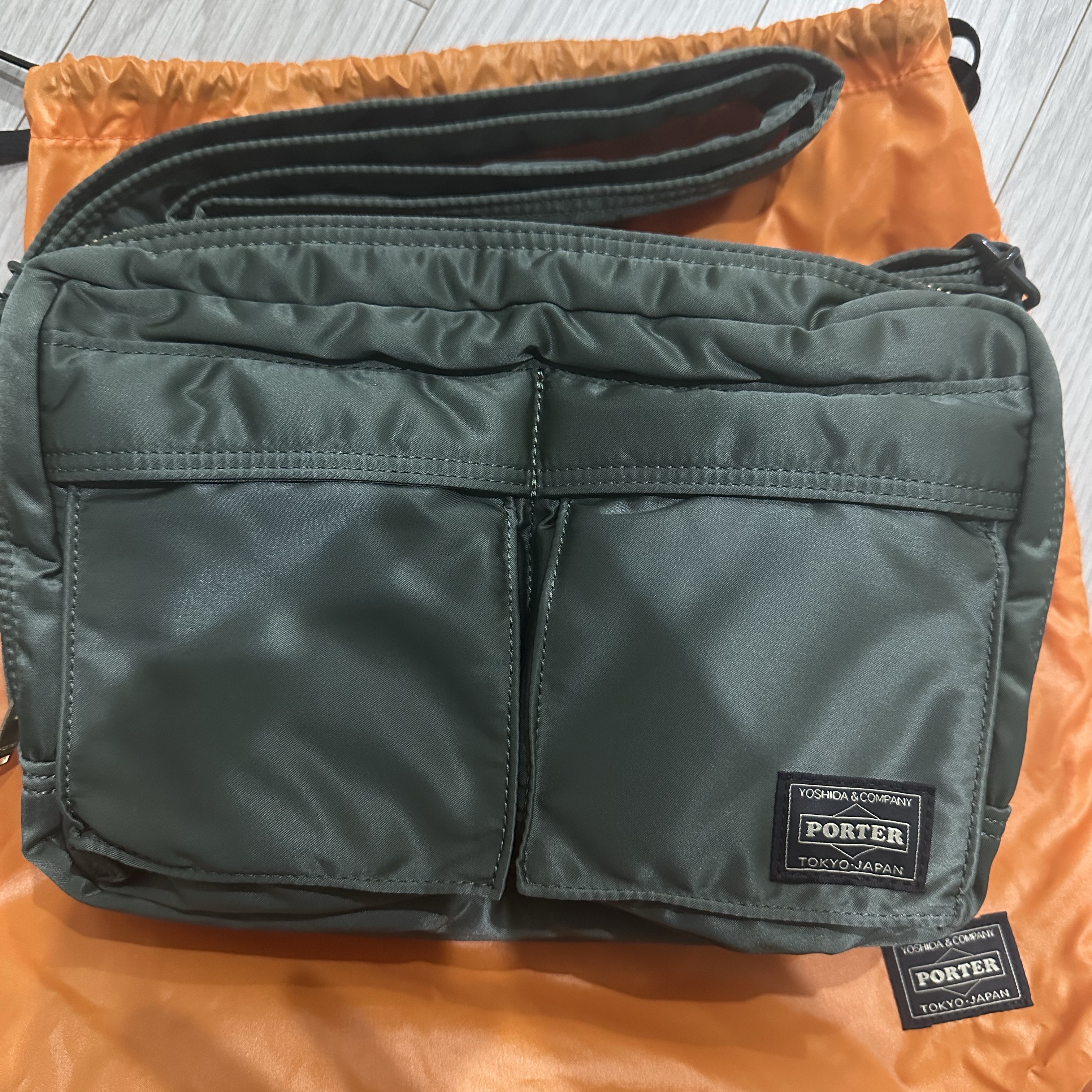 Porter All New Tanker Sling Bag Zip Sage Green 착용 스타일