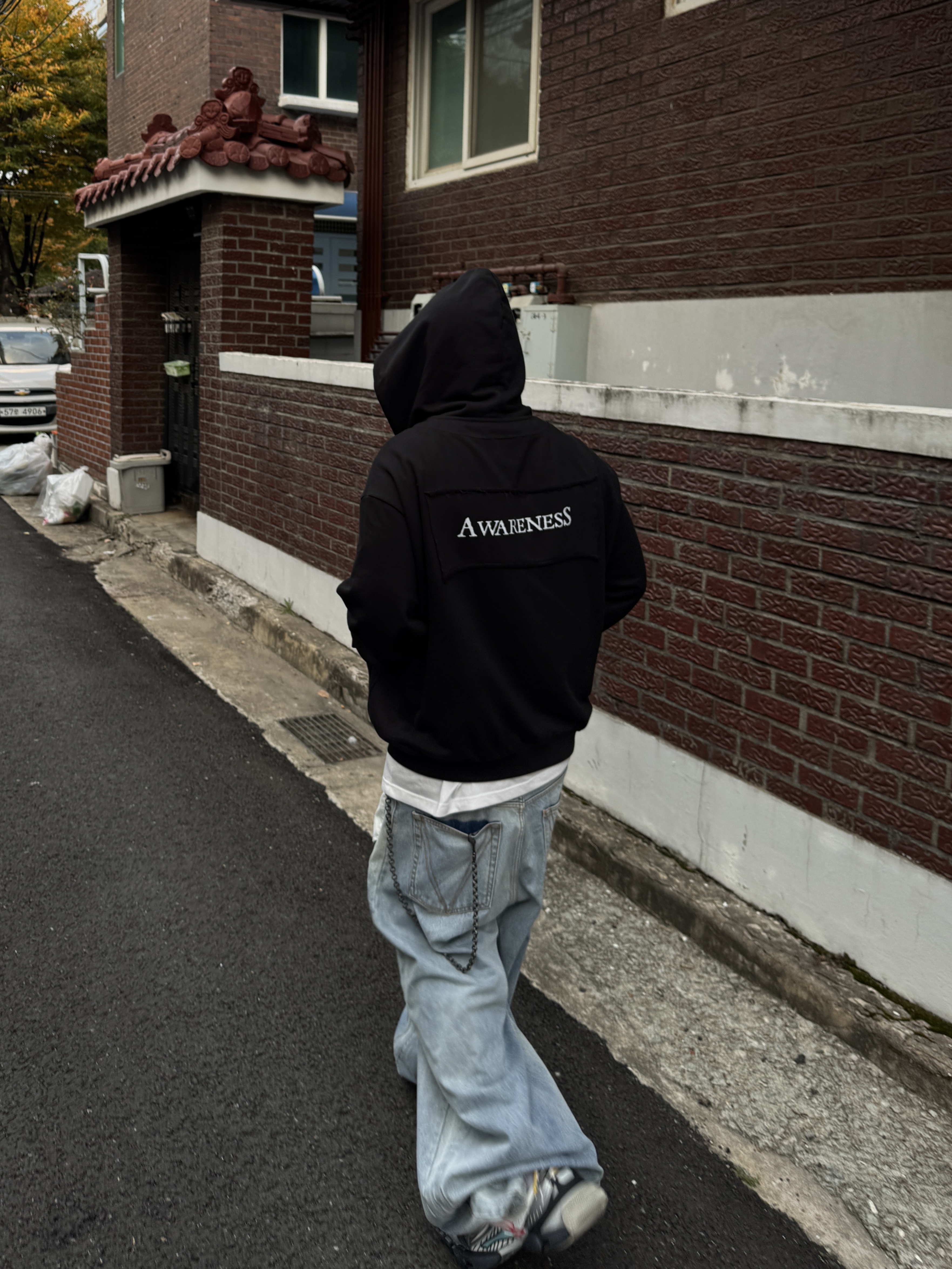 Resurrection13 Patch Work 2Way Zip Up Hoodie Black 착용 스타일