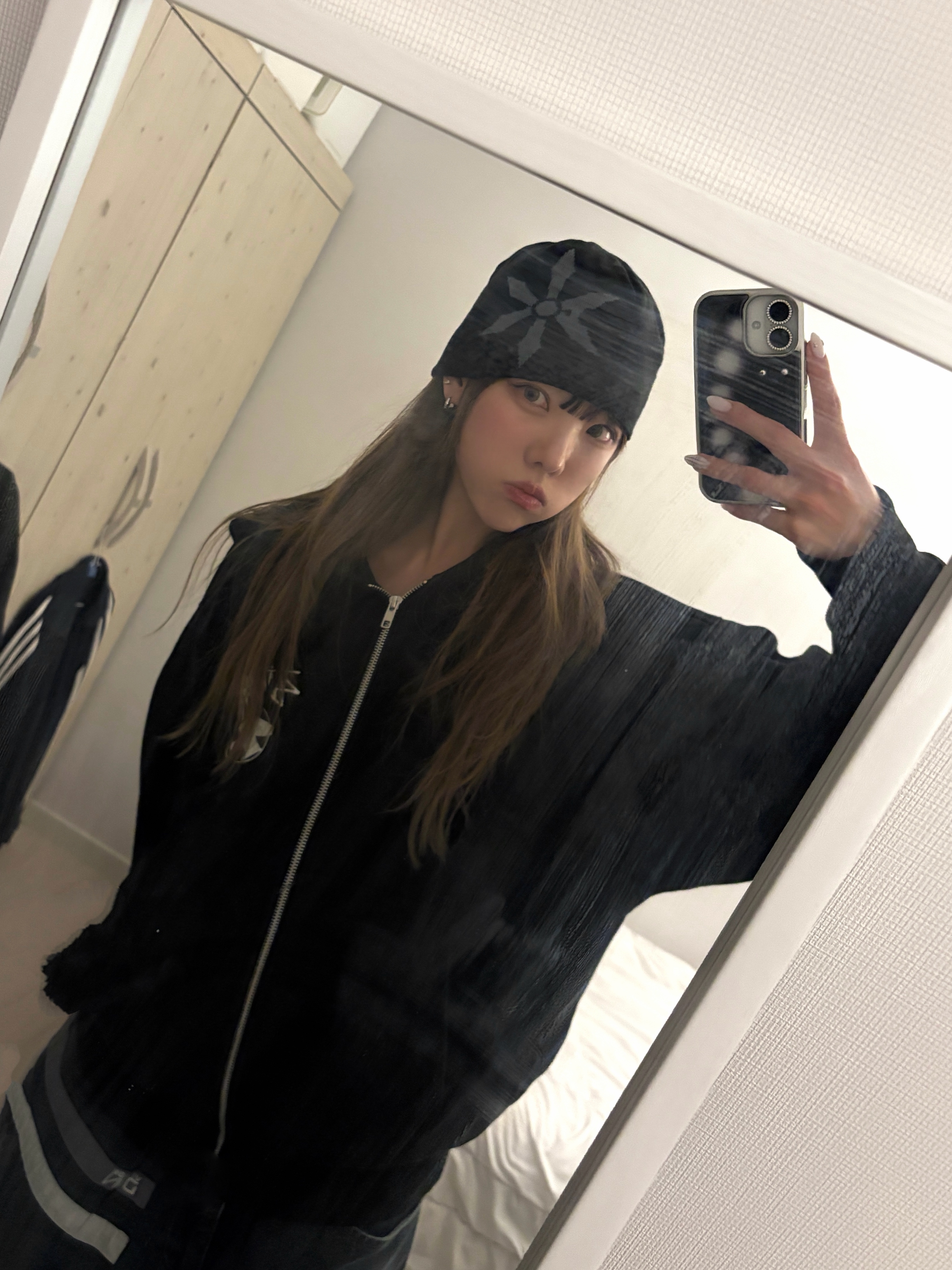 AX CONNECTION Compass Logo Beanie (Lightweight) 착용 스타일 - 1