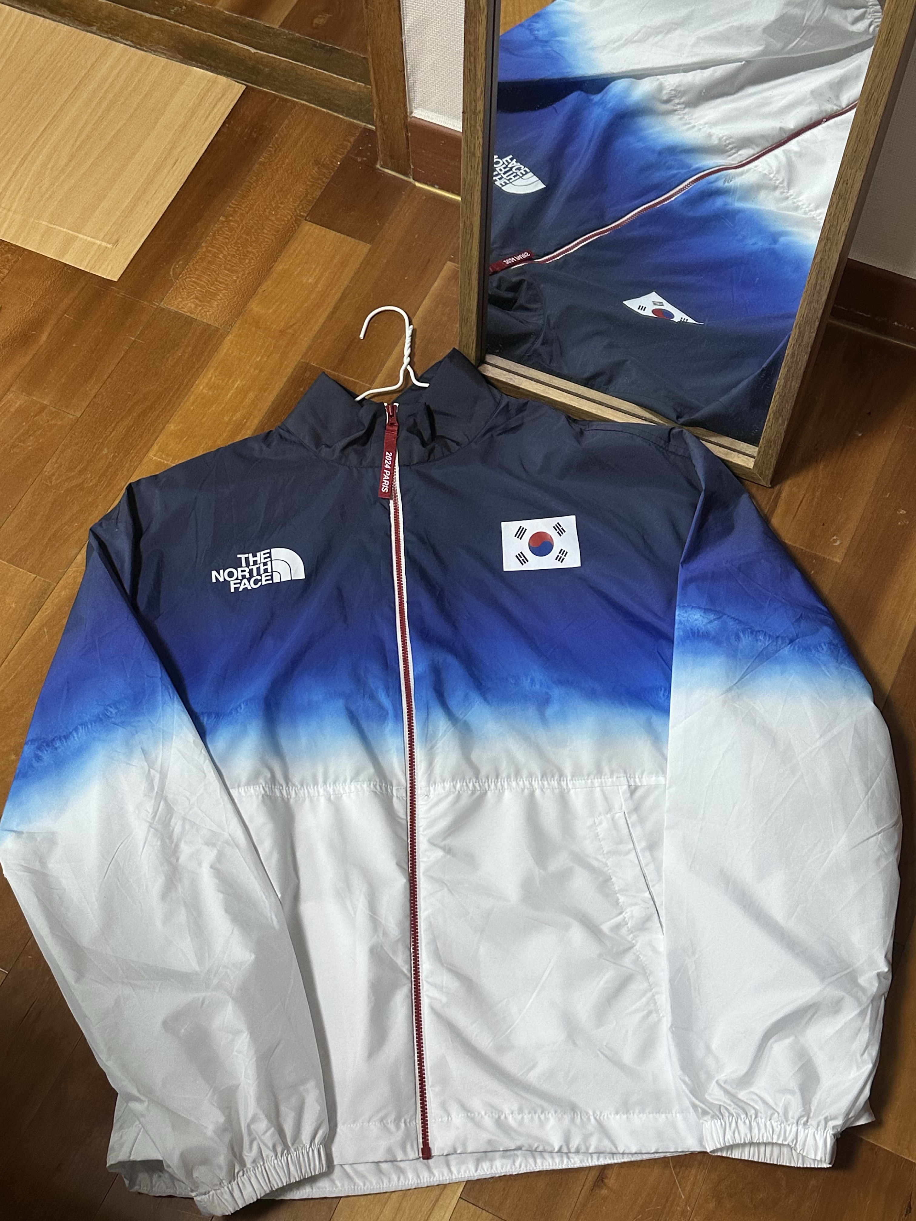 The North Face PO Team Korea Reston Jacket White 착용 스타일