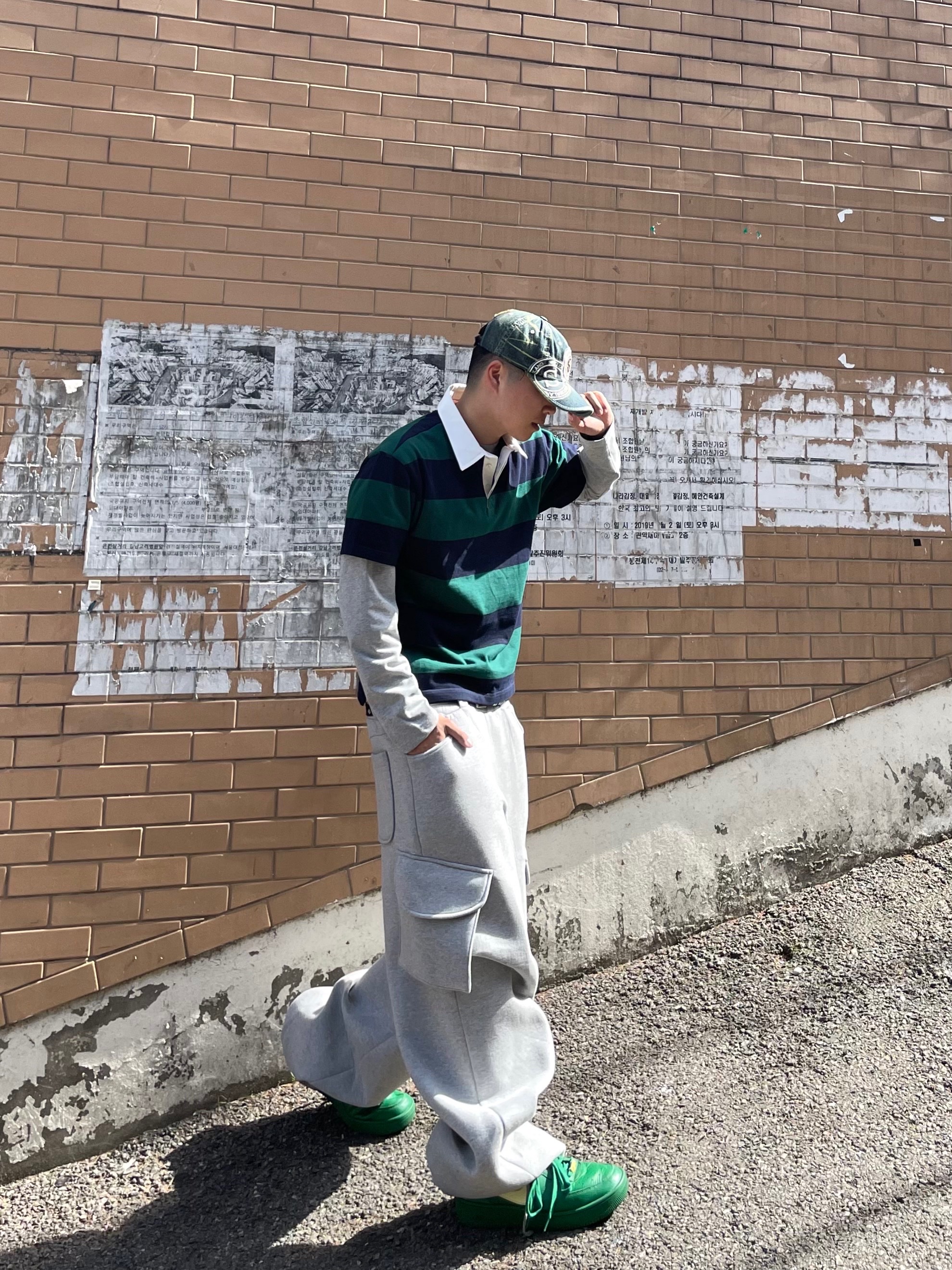 MJD X KOIN SEOUL Wide Cargo Sweat Pants, Nike x Ambush Air Force 1 Low SP Pine Green and Citron 착용 스타일 - 2