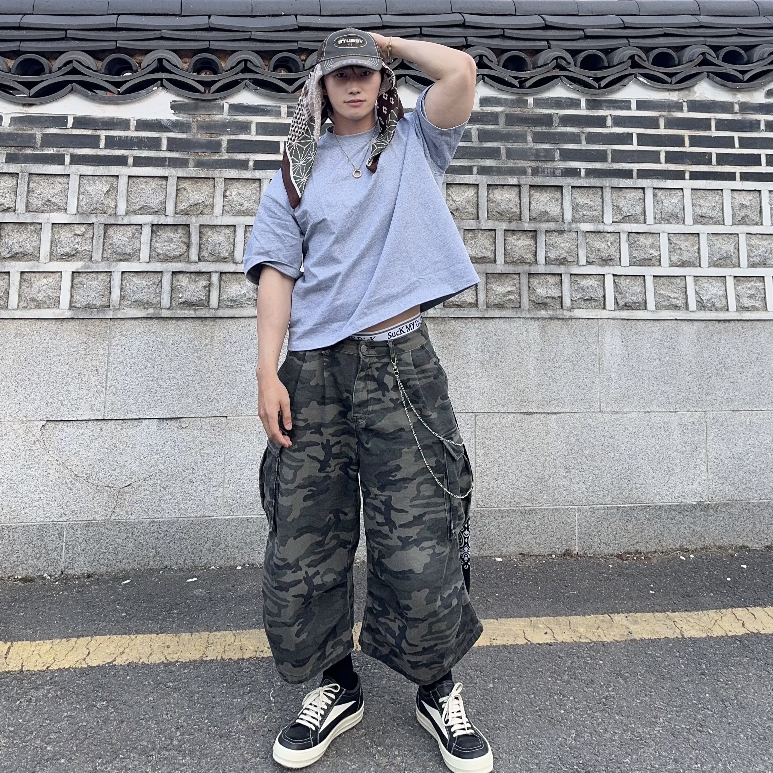 Rick Owens Vintage Sneaks Black Milk, Stussy Low Pro Trucker Cut-Out Leather Snapback Brown 착용 스타일