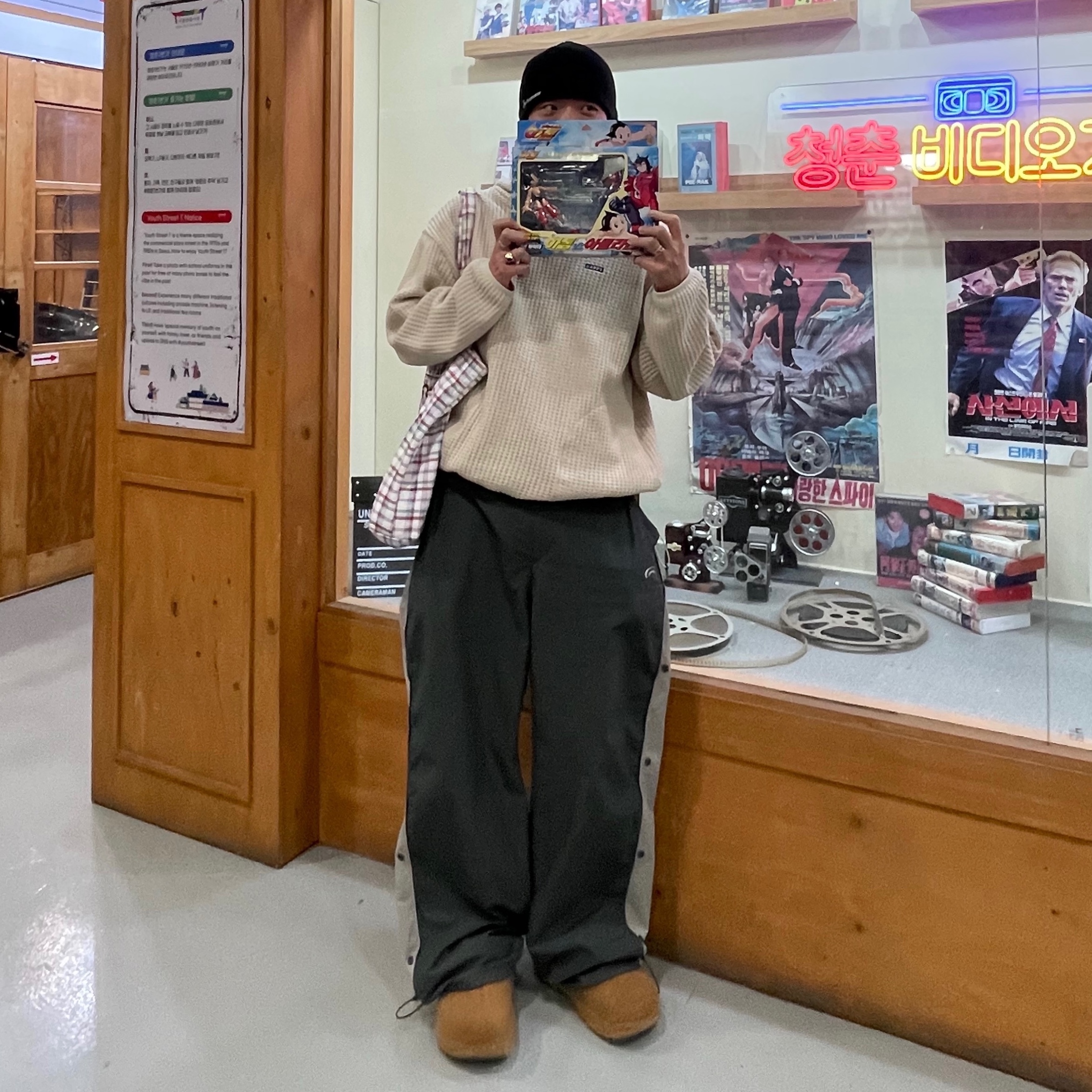 Crocs x Lil Nas X Mega Crush Clog Black Brown 착용 스타일